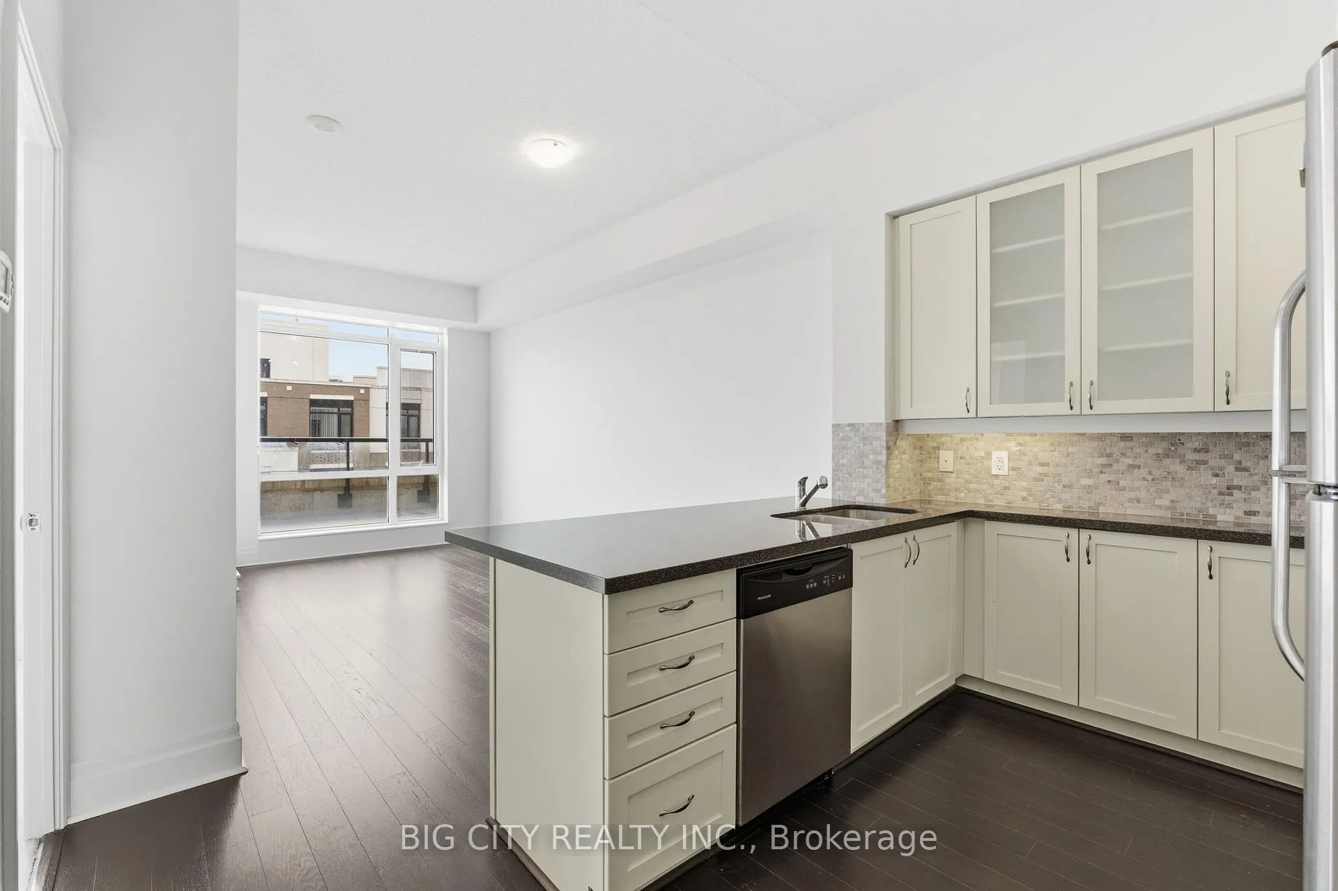 Photo 10 of Unit 1005, 131 Upper Duke Crescent, Markham, Unionville — HOMEH