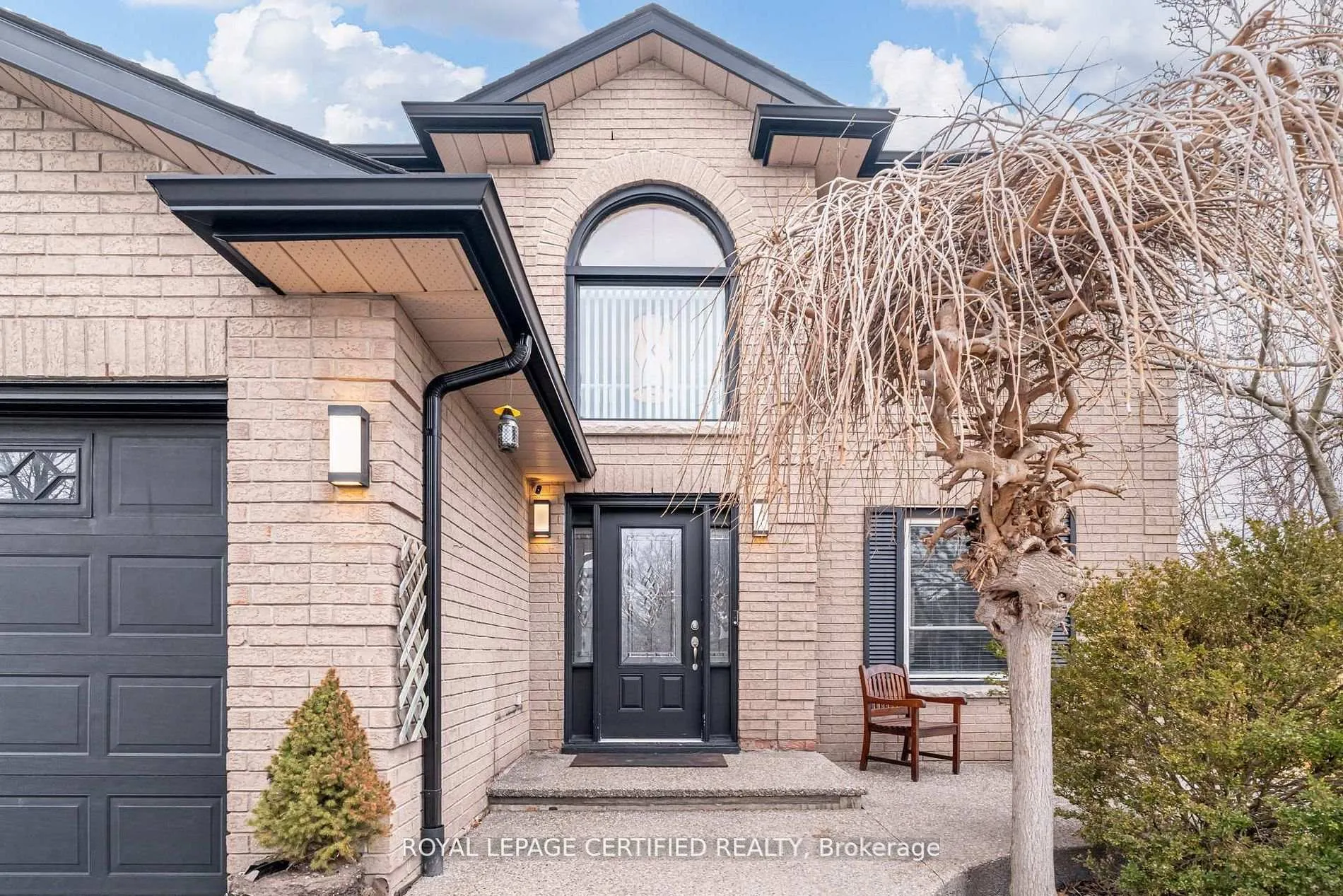 Photo 3 of 2197 Oakridge Crescent, Burlington, Headon — HOMEH