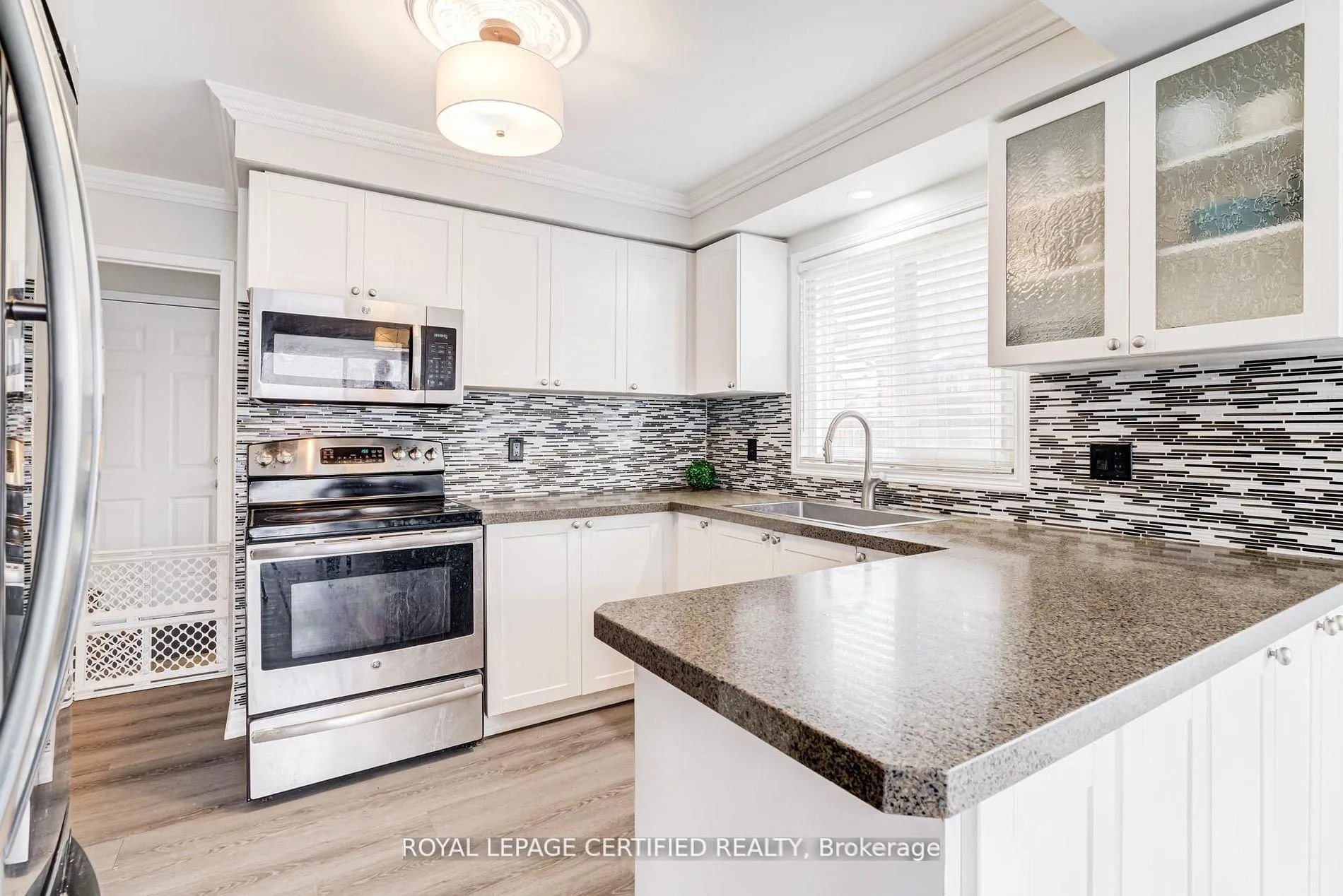 Photo 10 of 2197 Oakridge Crescent, Burlington, Headon — HOMEH