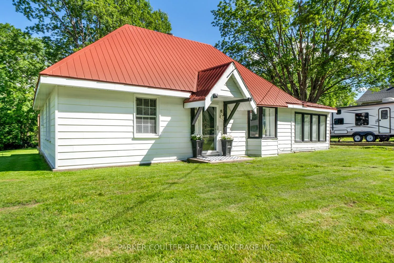 Photo 2 of 251 Mountain Avenue, Tay, Waubaushene — HOMEH