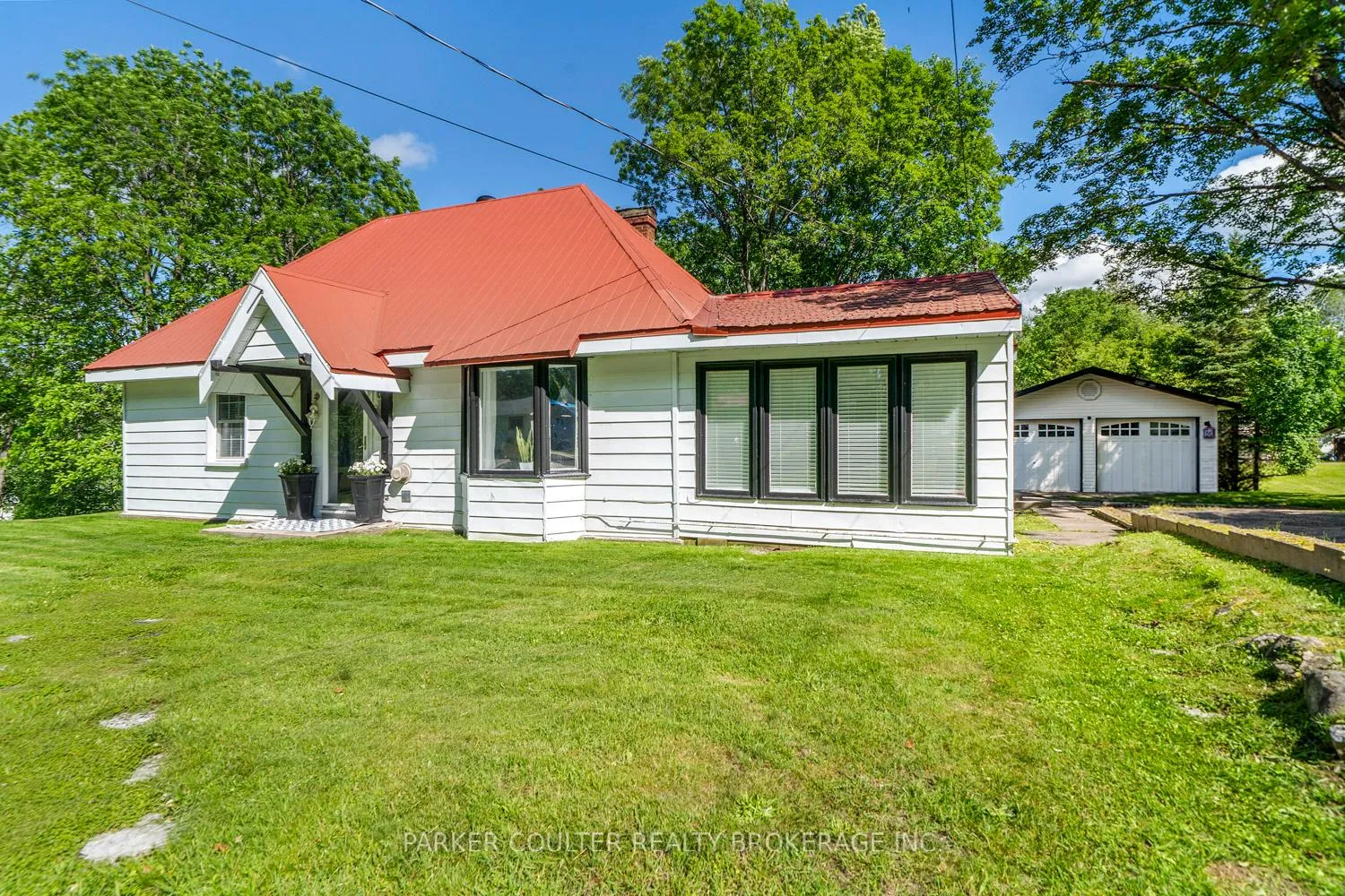 Photo 3 of 251 Mountain Avenue, Tay, Waubaushene — HOMEH