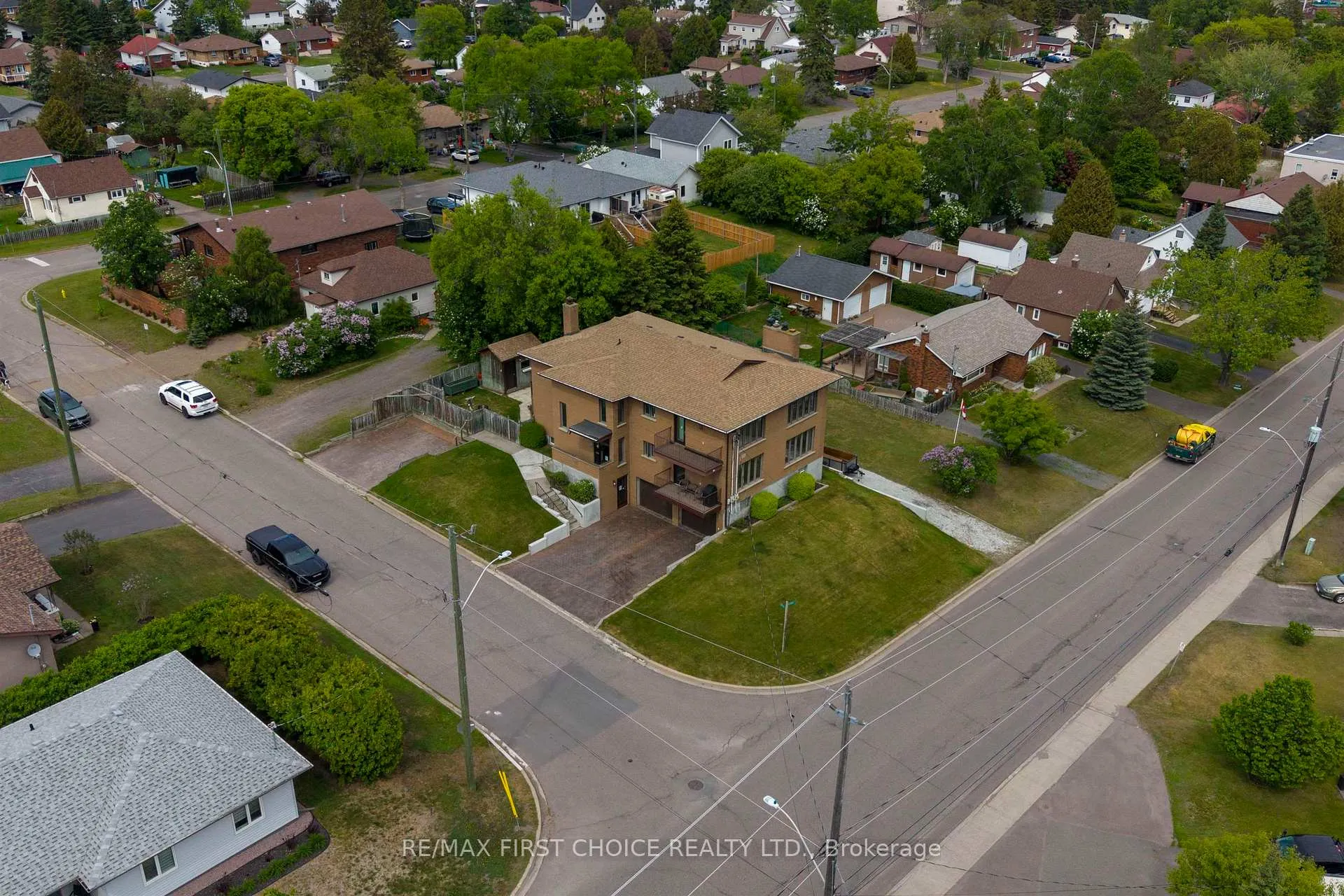 Photo 3 of 110 Albany Street, Thunder Bay, Shuniah — HOMEH
