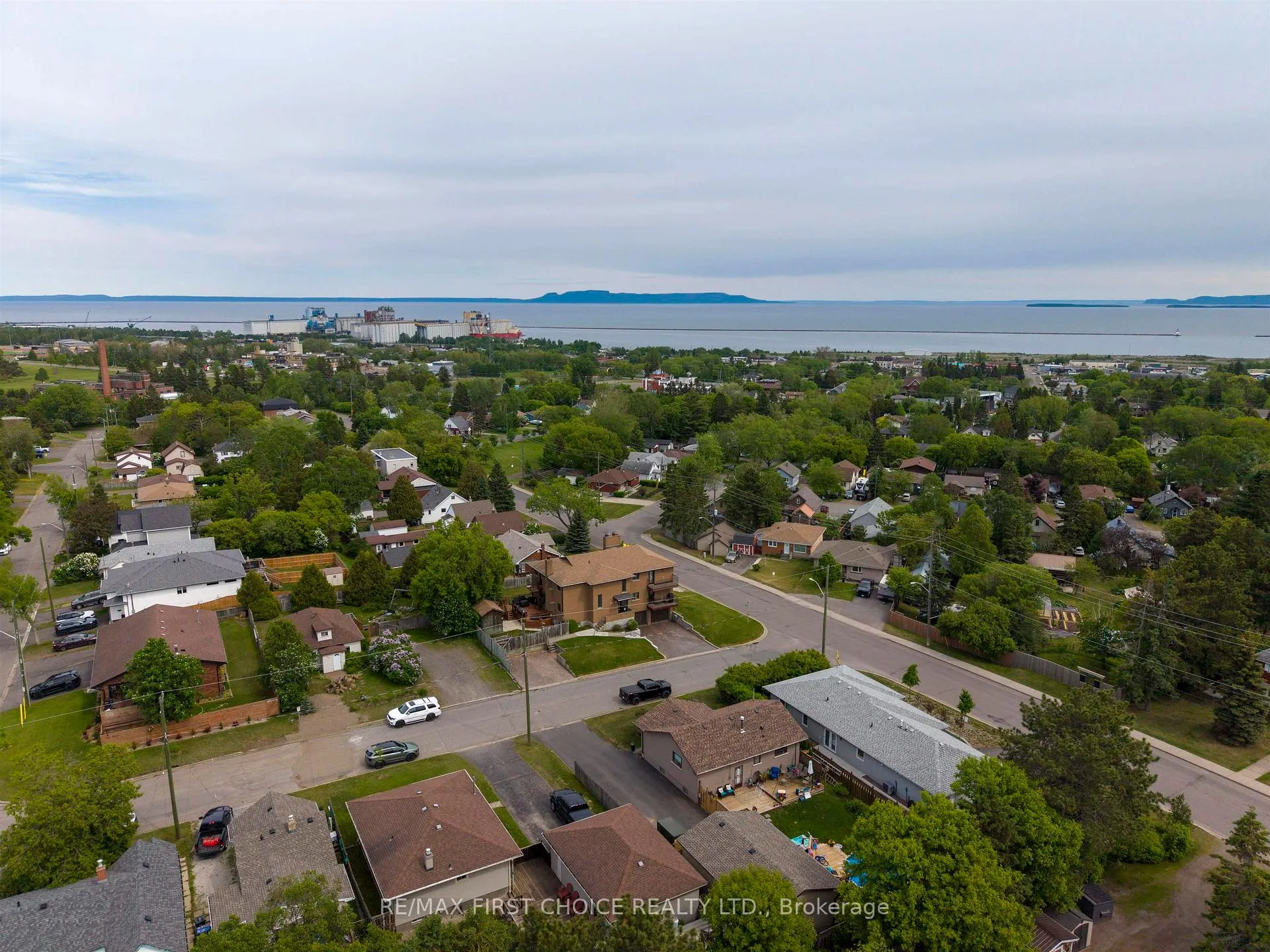 Photo 4 of 110 Albany Street, Thunder Bay, Shuniah — HOMEH