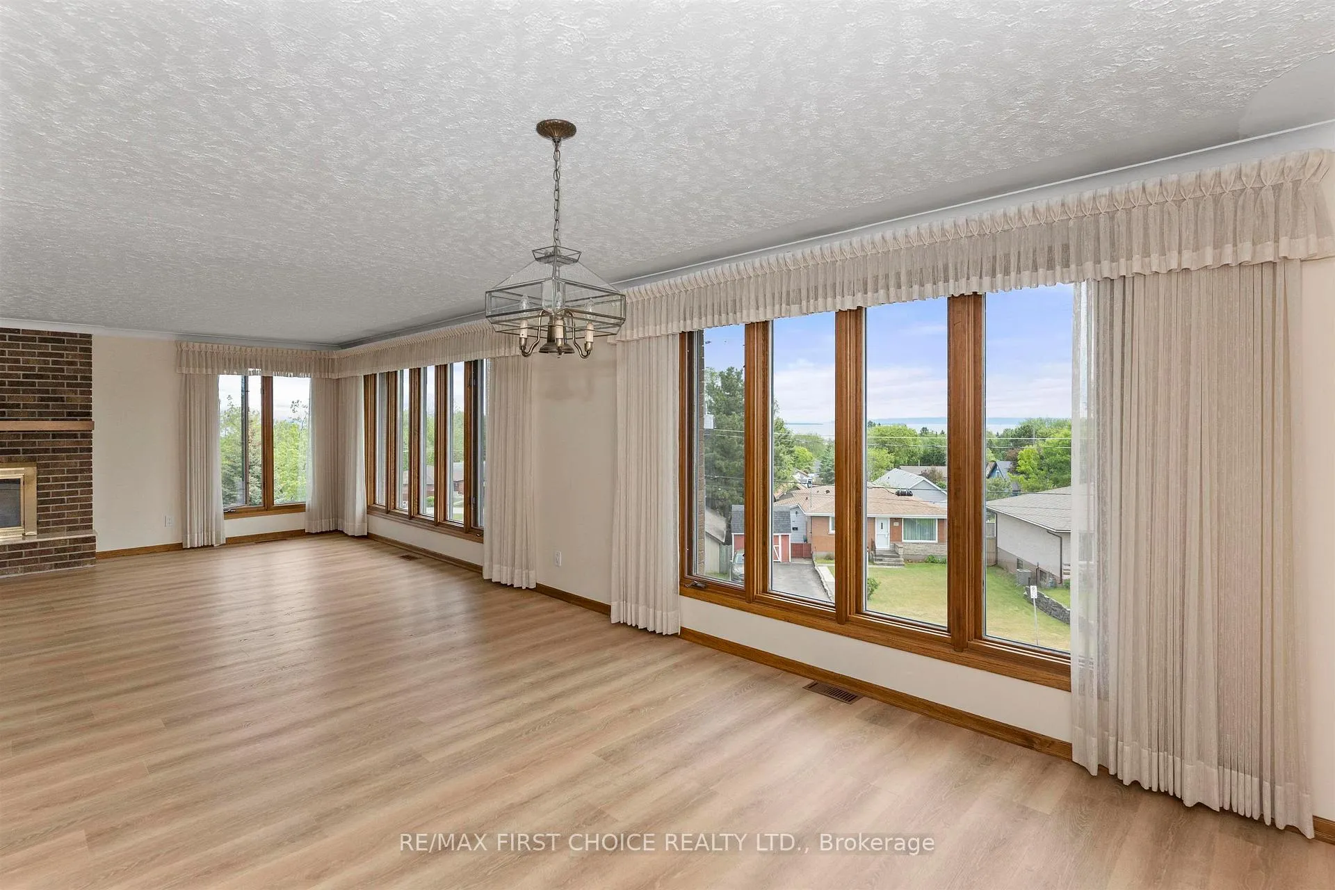 Photo 5 of 110 Albany Street, Thunder Bay, Shuniah — HOMEH
