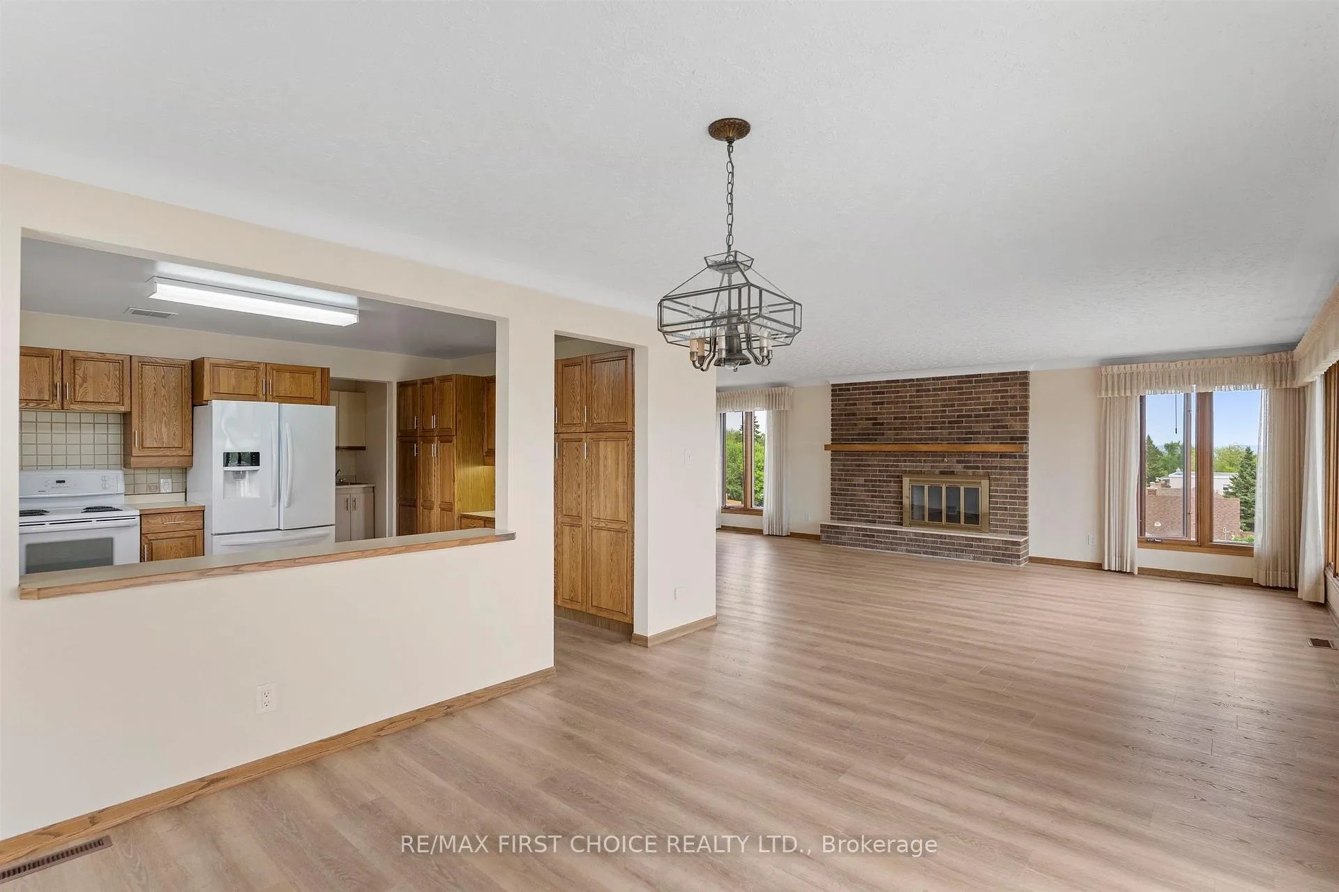Photo 9 of 110 Albany Street, Thunder Bay, Shuniah — HOMEH