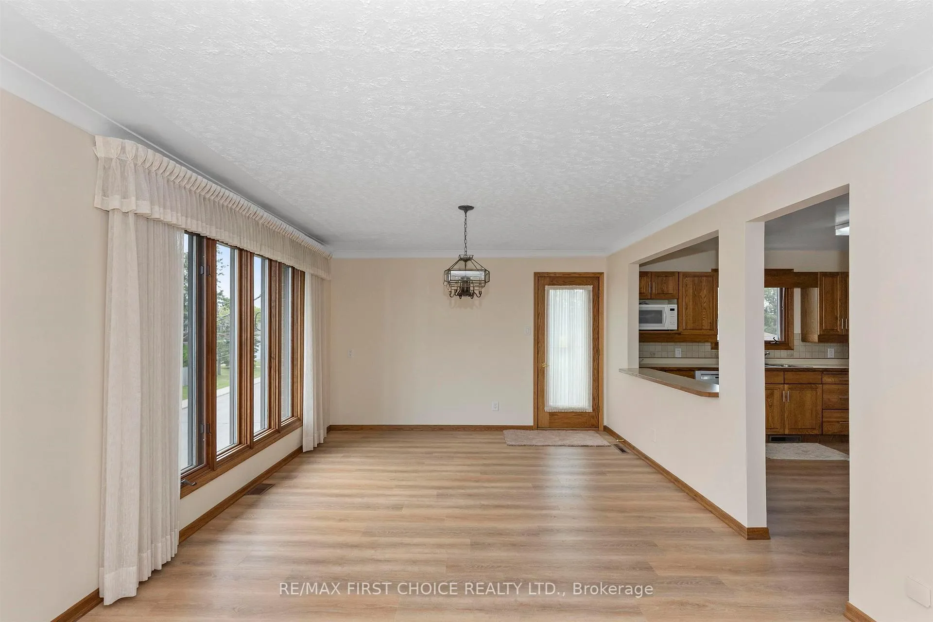 Photo 10 of 110 Albany Street, Thunder Bay, Shuniah — HOMEH