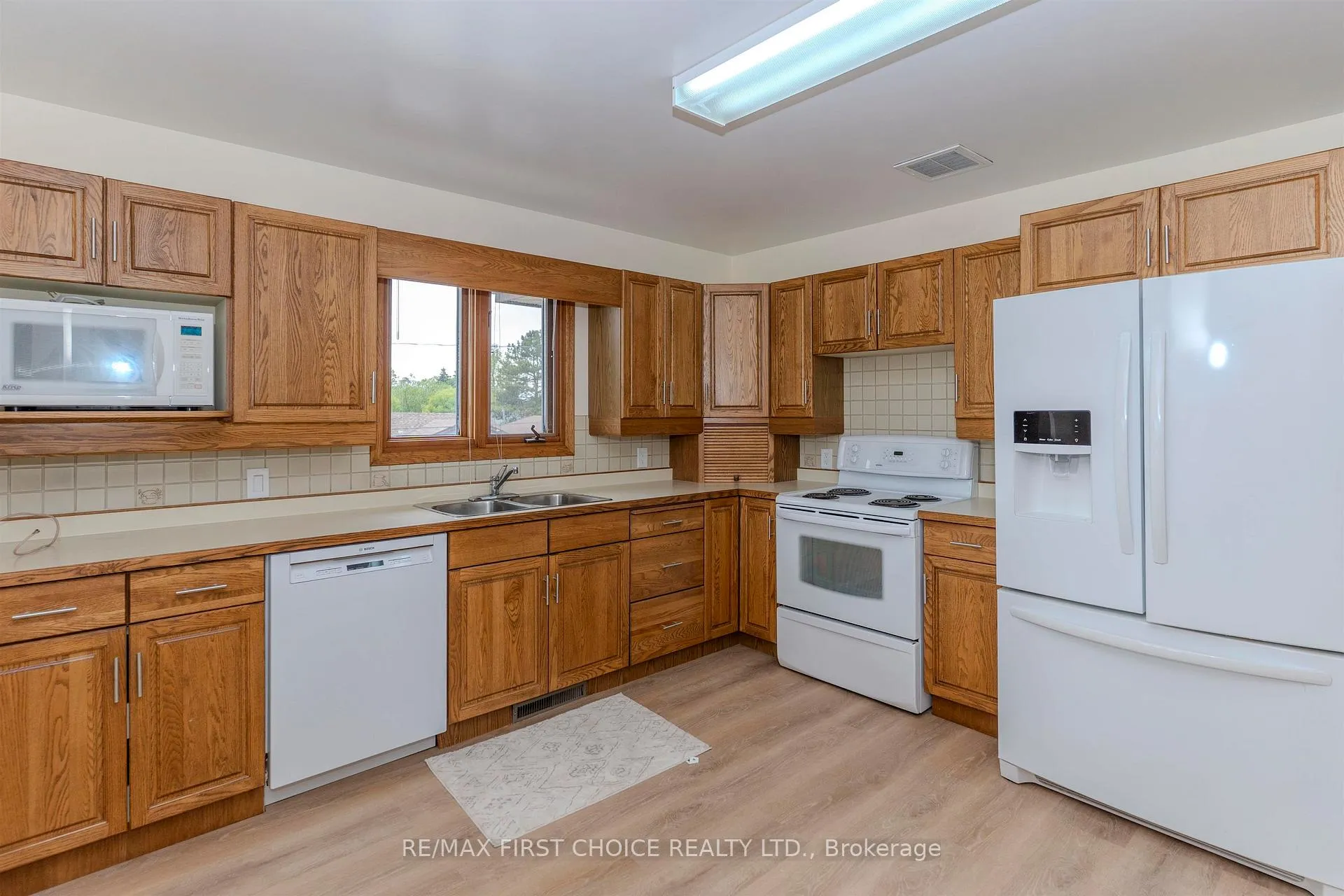 Photo 12 of 110 Albany Street, Thunder Bay, Shuniah — HOMEH