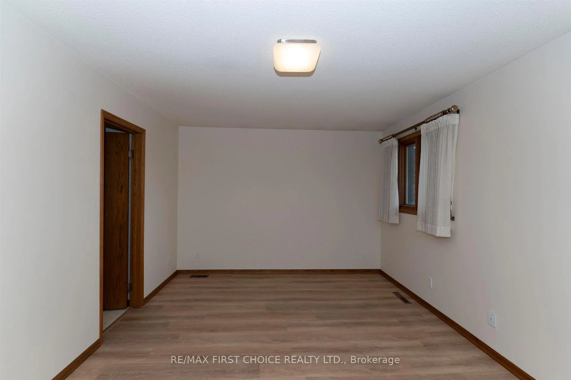 Photo 15 of 110 Albany Street, Thunder Bay, Shuniah — HOMEH
