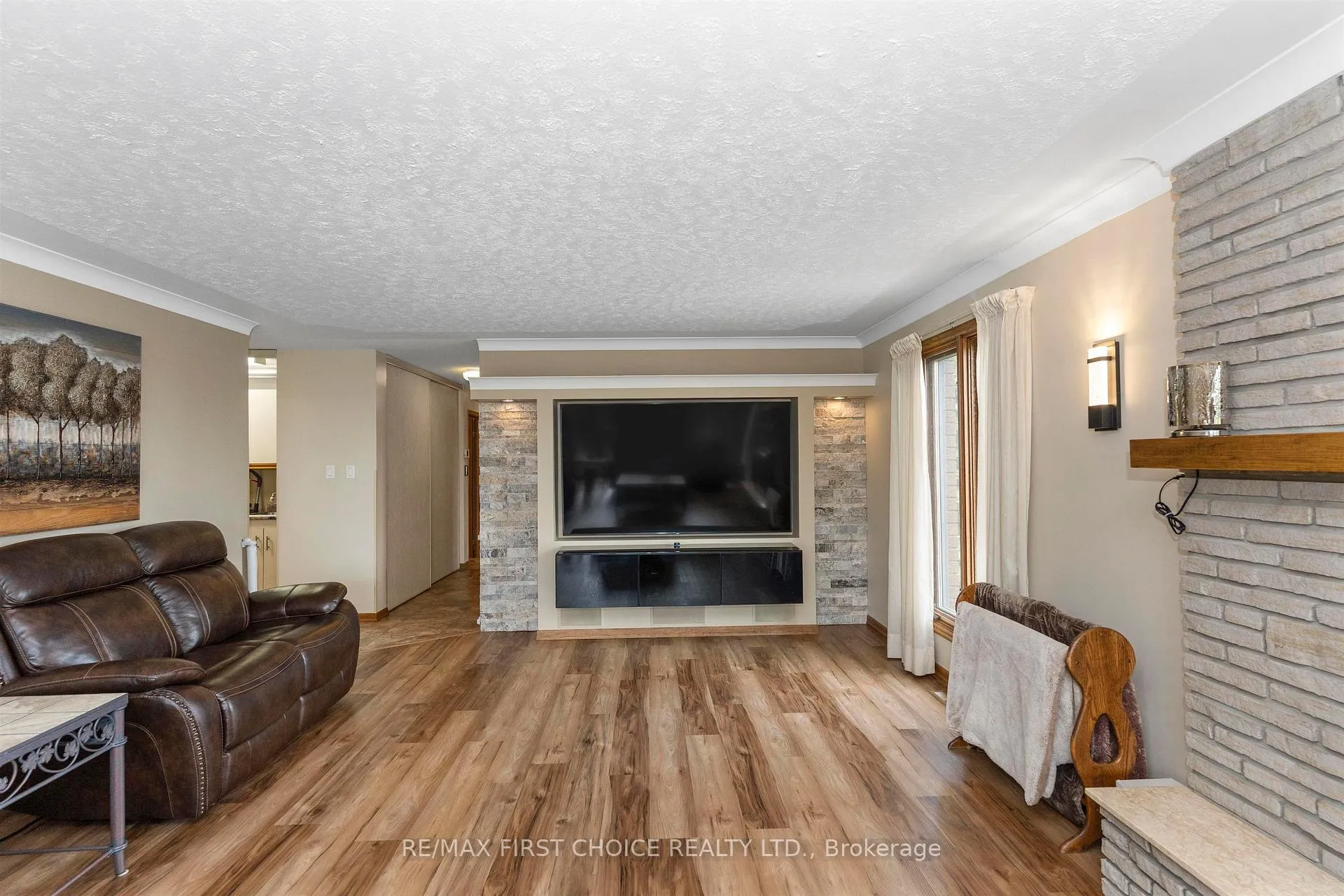Photo 21 of 110 Albany Street, Thunder Bay, Shuniah — HOMEH