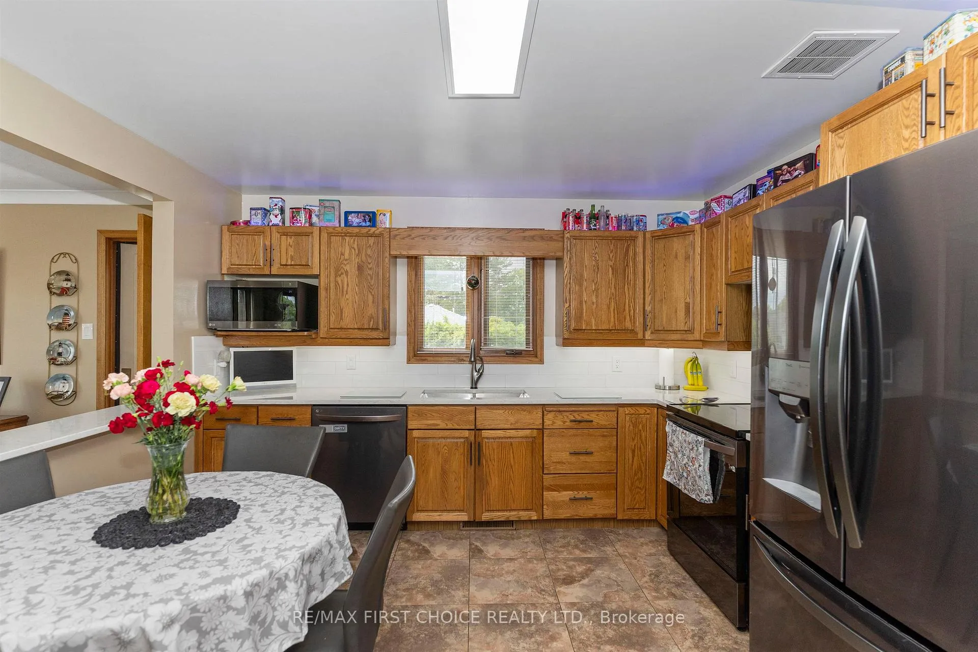 Photo 23 of 110 Albany Street, Thunder Bay, Shuniah — HOMEH