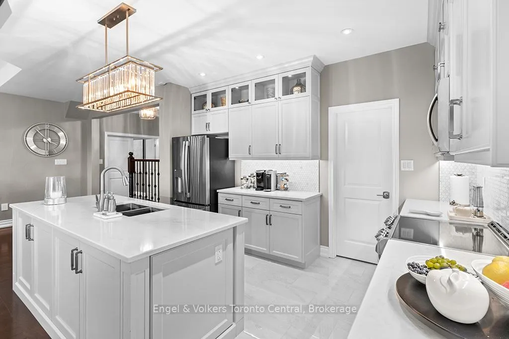 Photo 10 of 42 Silver Crescent, Collingwood — HOMEH