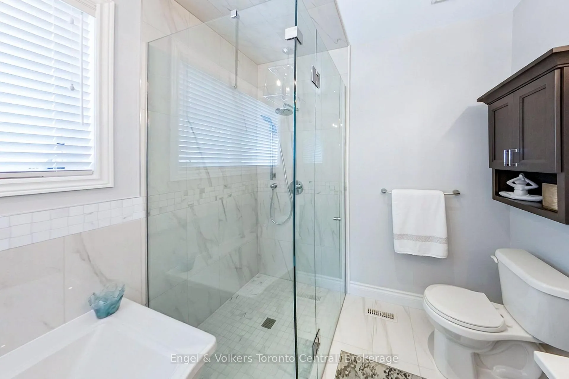 Photo 18 of 42 Silver Crescent, Collingwood — HOMEH