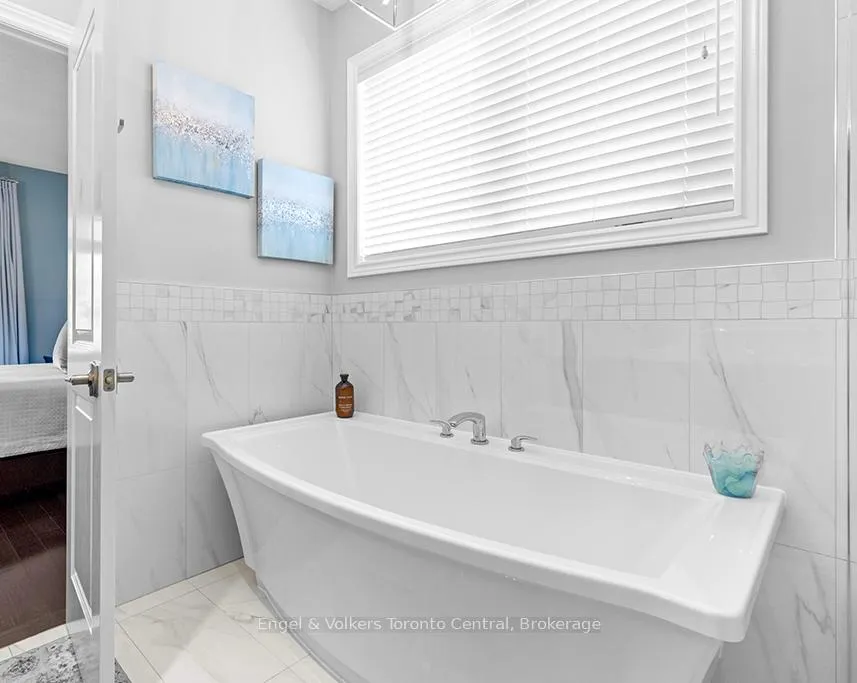 Photo 19 of 42 Silver Crescent, Collingwood — HOMEH