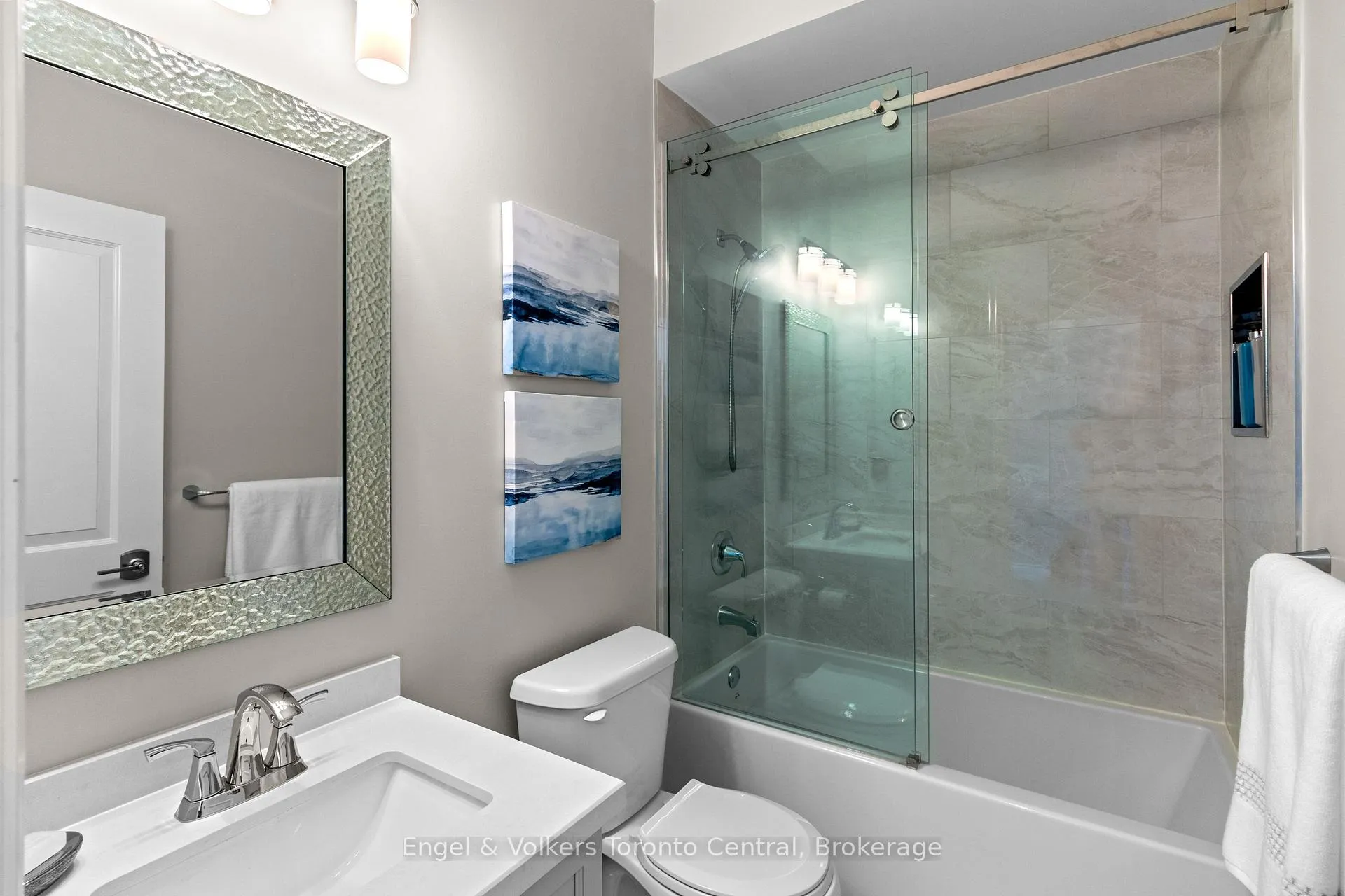 Photo 23 of 42 Silver Crescent, Collingwood — HOMEH