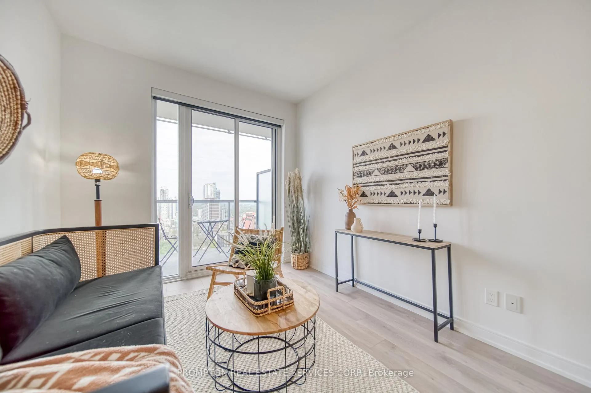 Photo 3 of Unit 806, 3 Gloucester Street, Toronto, Church-Yonge Corridor — HOMEH
