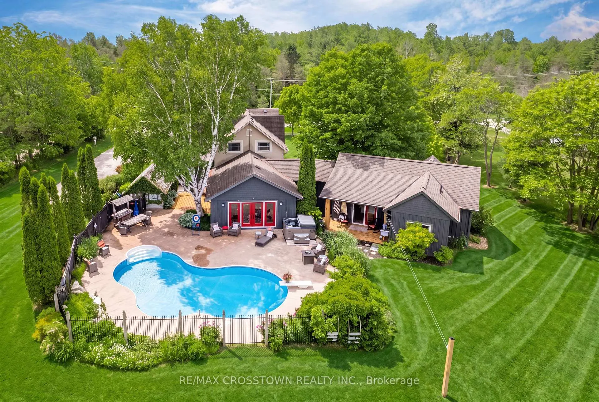 Photo 4 of 3904 Concession 12 Sunnidale Side Road, Clearview, Rural Clearview — HOMEH