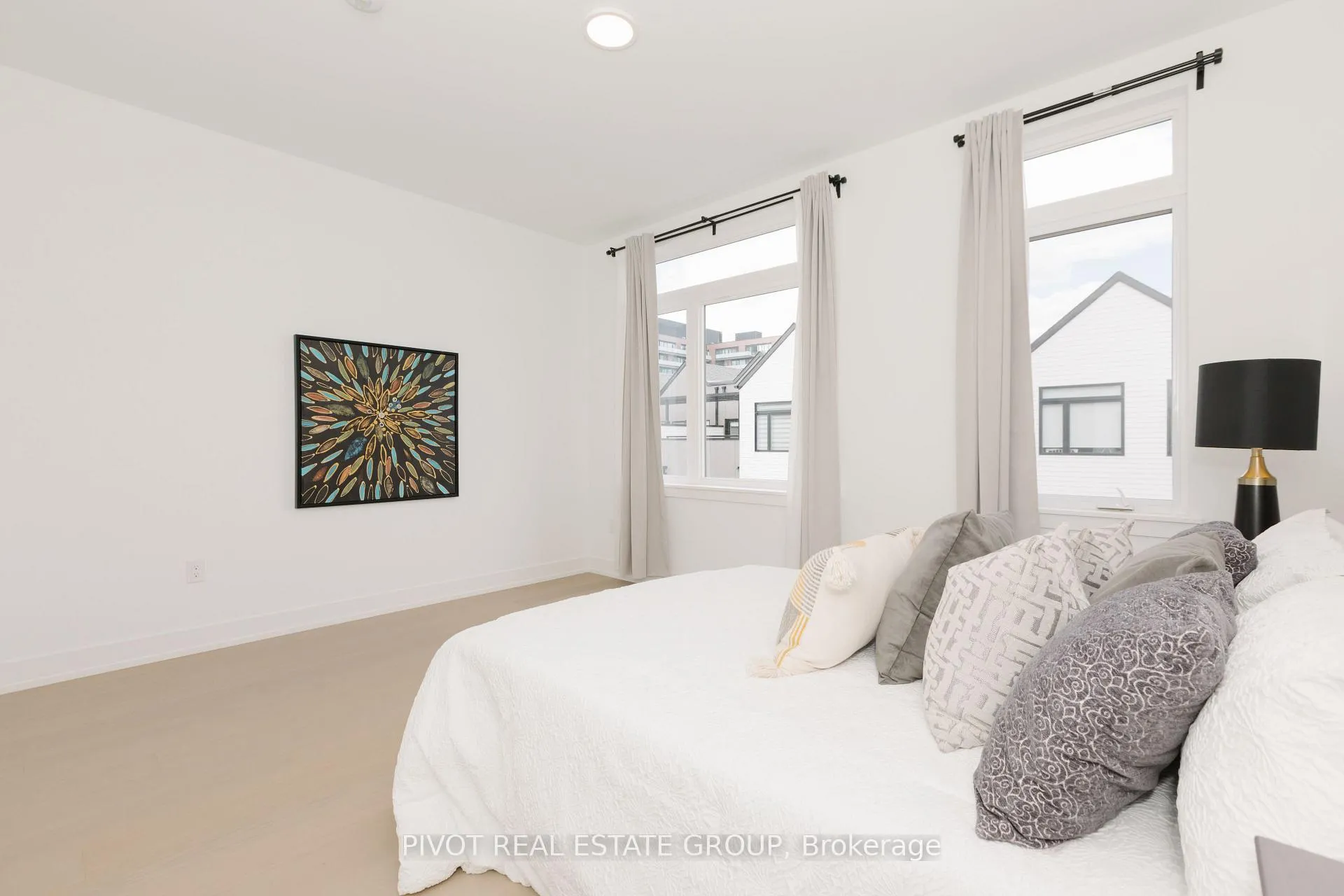 Photo 2 of Unit 64, 35 Lou Parsons Way, Mississauga, Port Credit — HOMEH