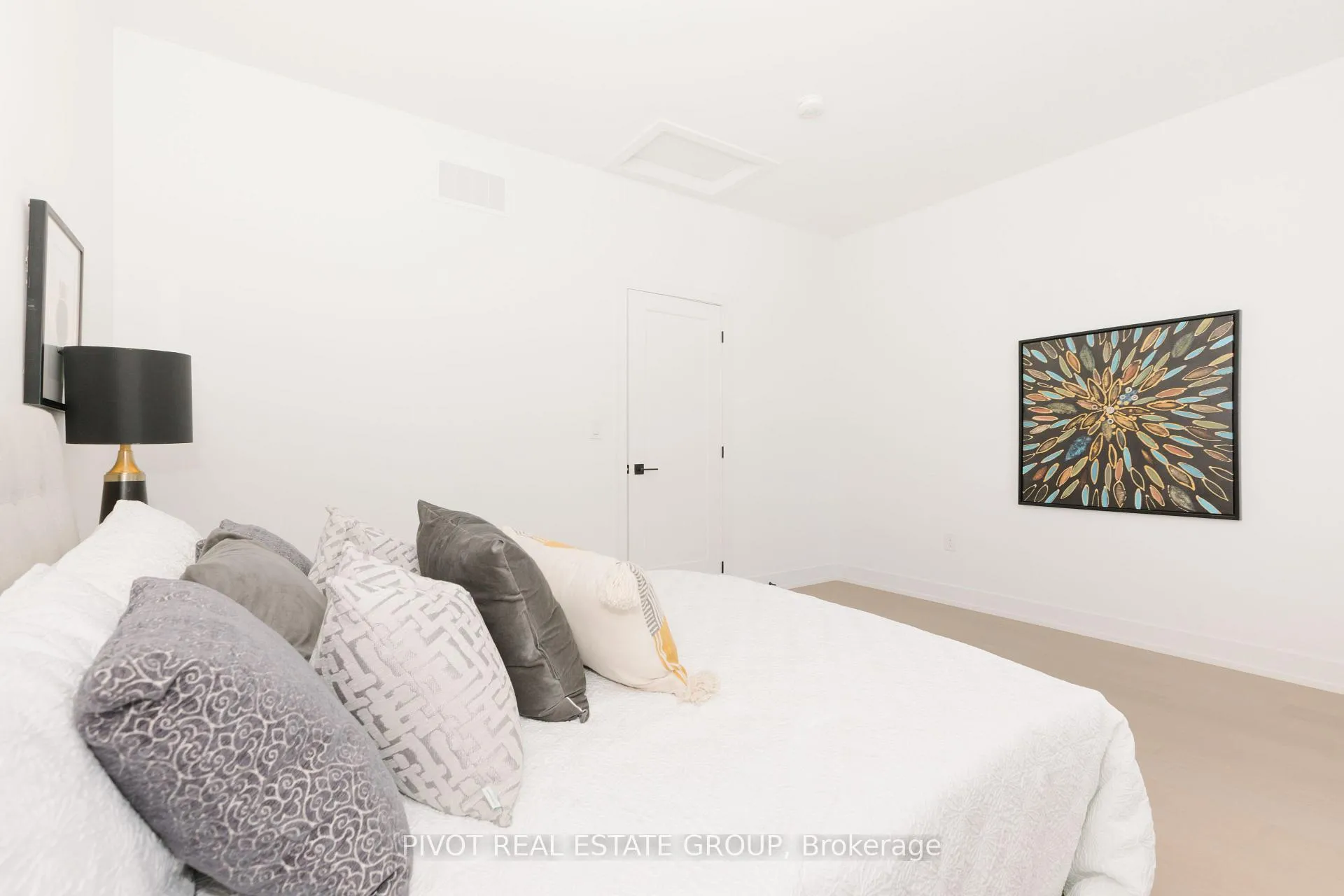 Photo 3 of Unit 64, 35 Lou Parsons Way, Mississauga, Port Credit — HOMEH
