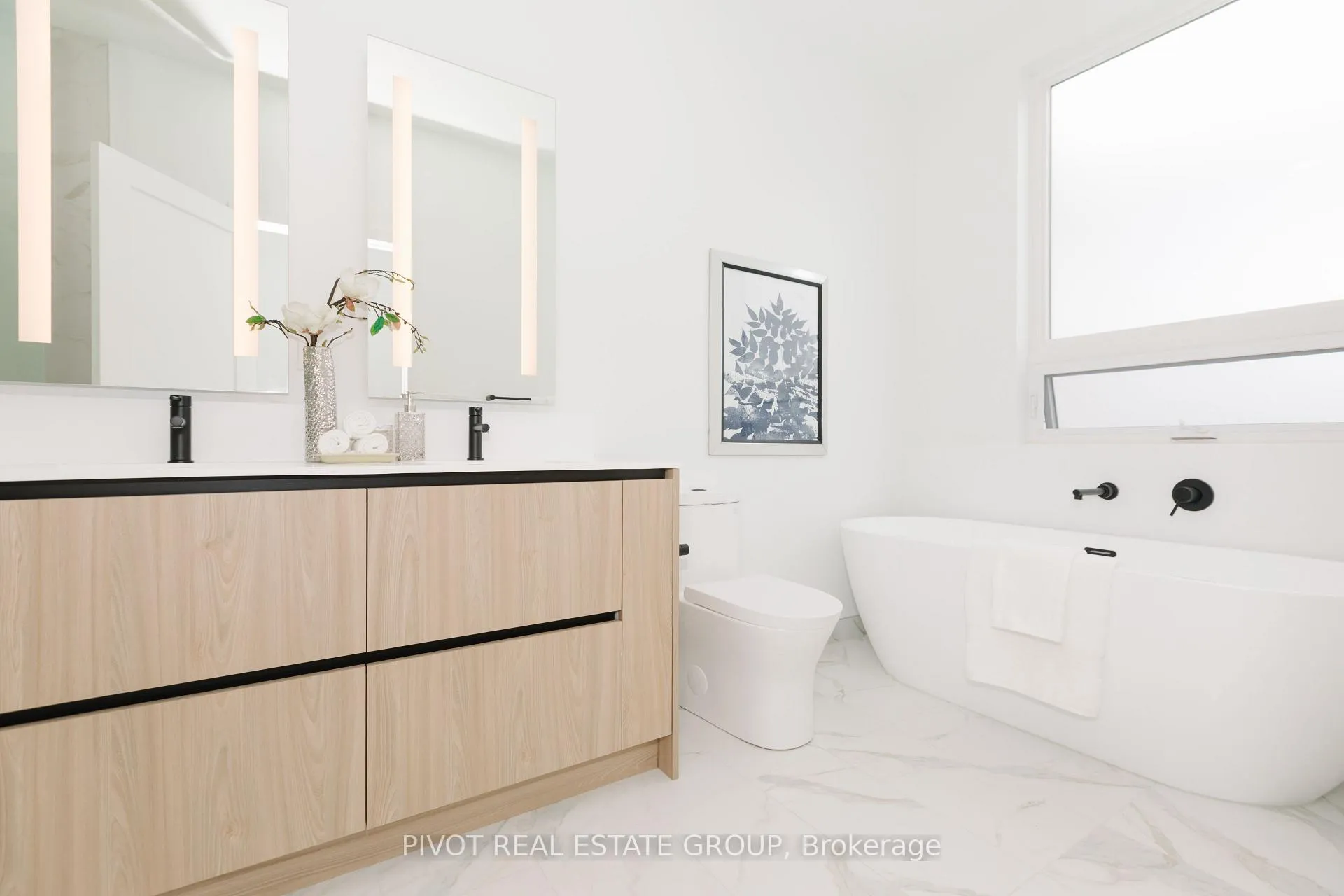 Photo 4 of Unit 64, 35 Lou Parsons Way, Mississauga, Port Credit — HOMEH