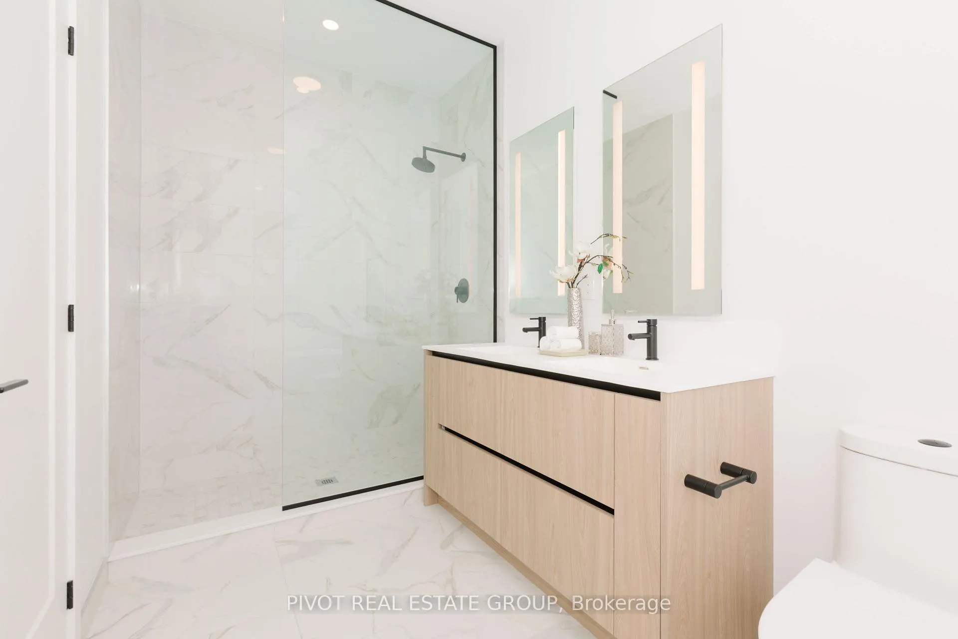 Photo 5 of Unit 64, 35 Lou Parsons Way, Mississauga, Port Credit — HOMEH