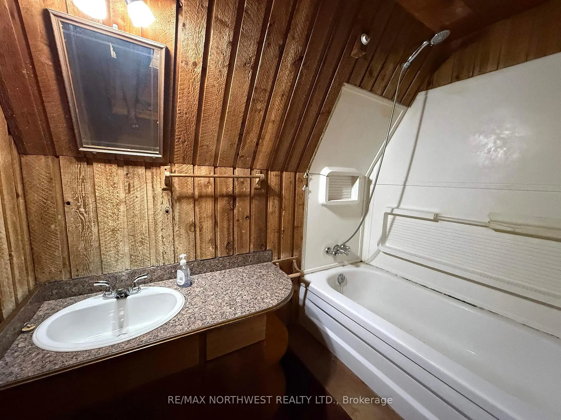 Photo 14 of 242 Longbow Lake Road, Kenora Remote Area, East Of Kenora — HOMEH