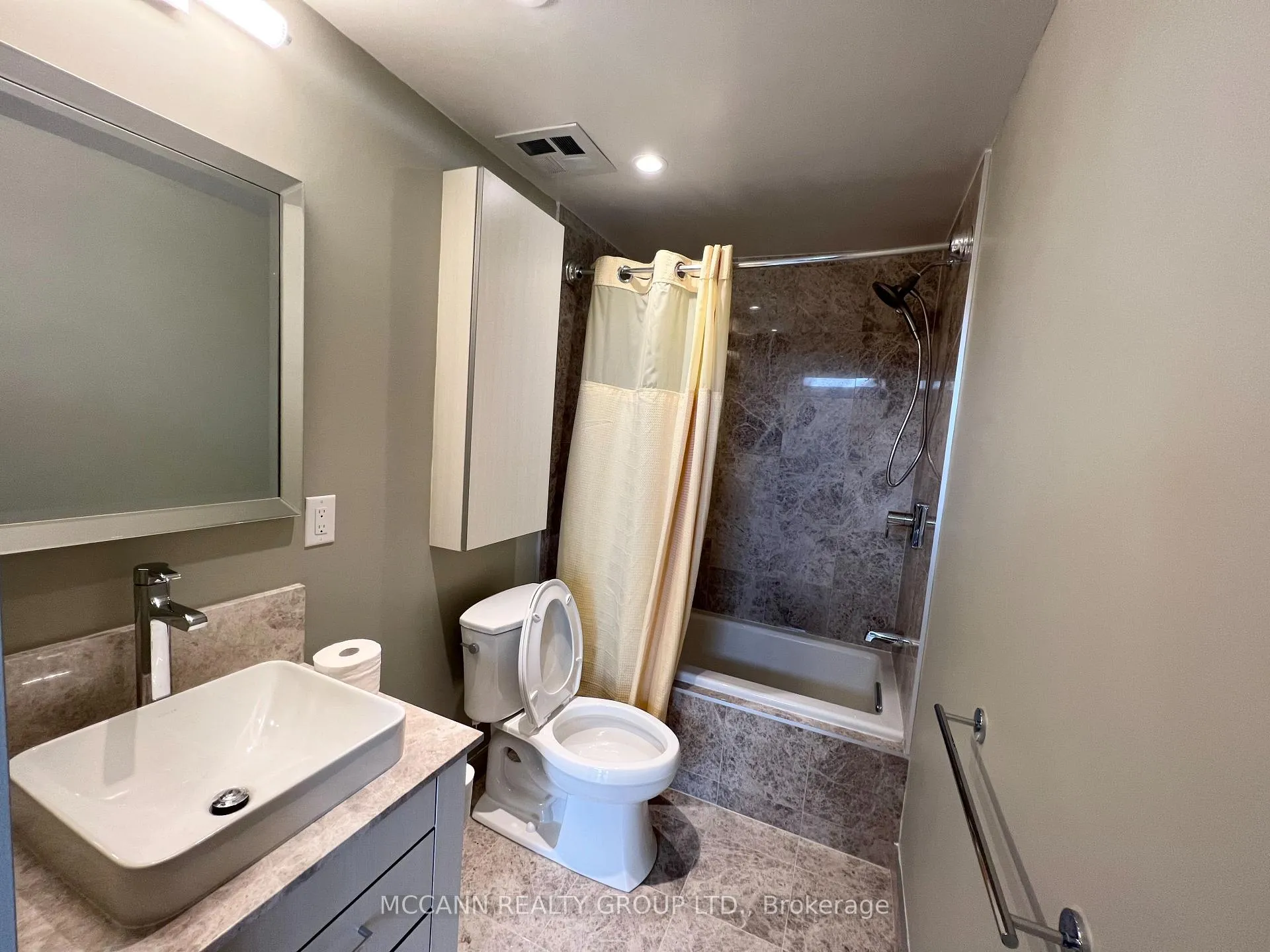 Photo 14 of Unit UPH8, 3018 Yonge Street, Toronto, Lawrence Park South — HOMEH