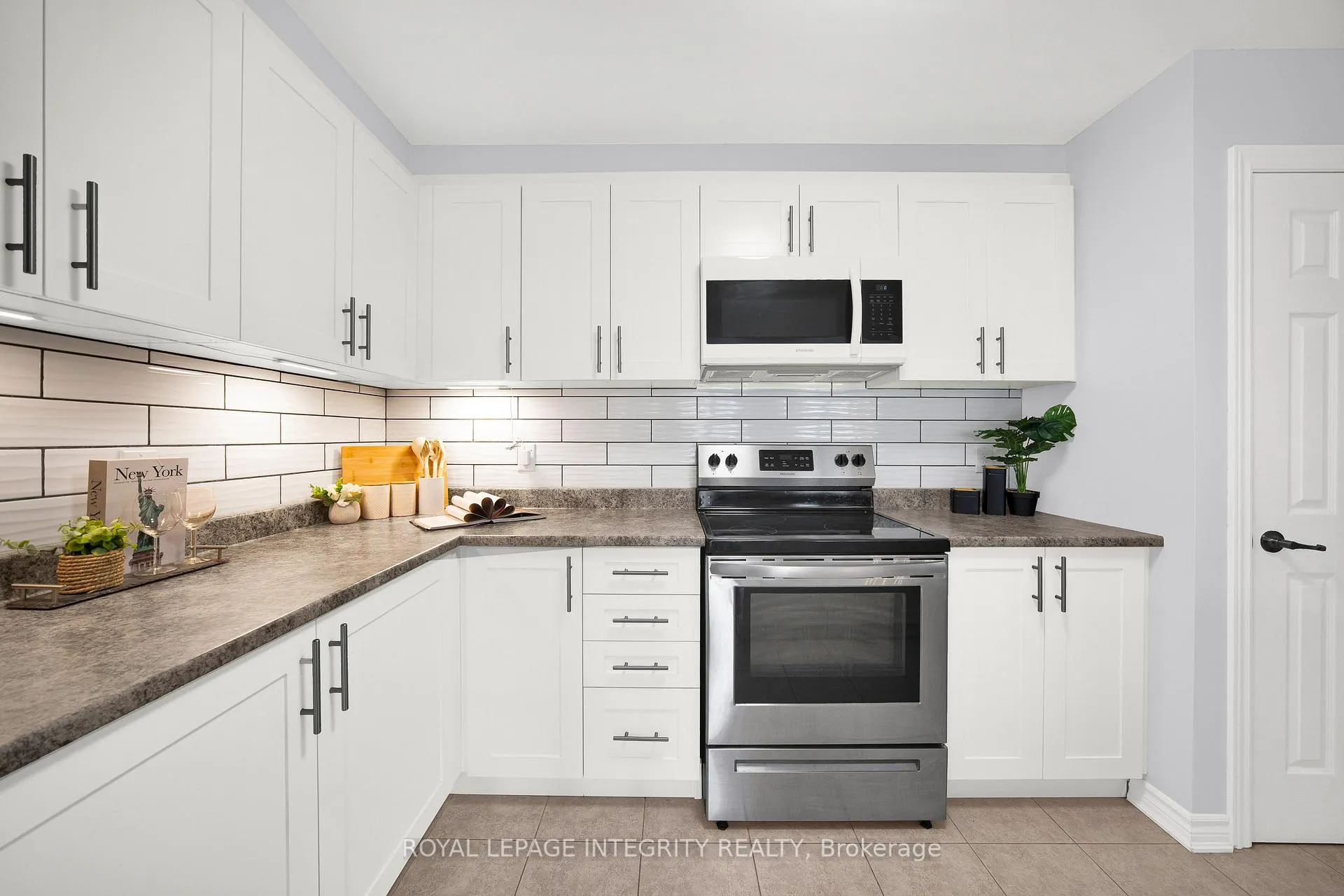 Photo 7 of 311 Pumpkinseed Crescent, Ottawa, Barrhaven - Half Moon Bay — HOMEH