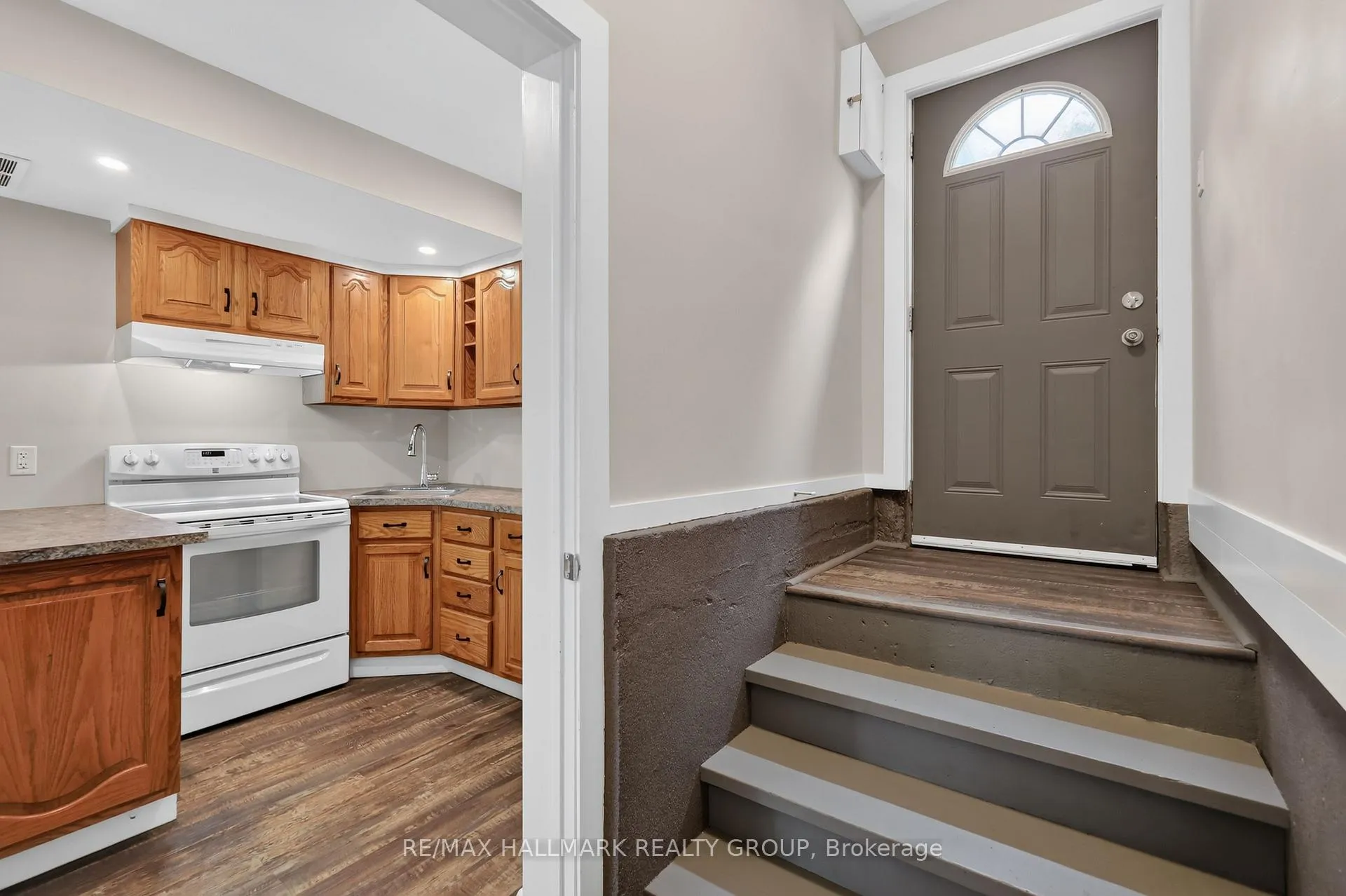 Photo 4 of Unit Unit B, 189 Banning Road, Ottawa, Kanata - Glencairn/Hazeldean — HOMEH
