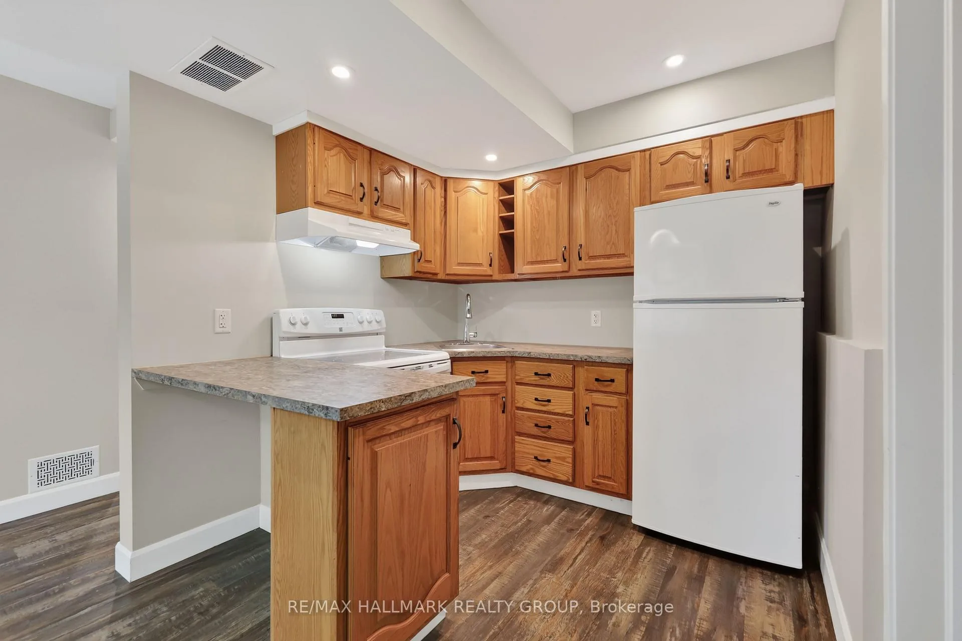 Photo 6 of Unit Unit B, 189 Banning Road, Ottawa, Kanata - Glencairn/Hazeldean — HOMEH