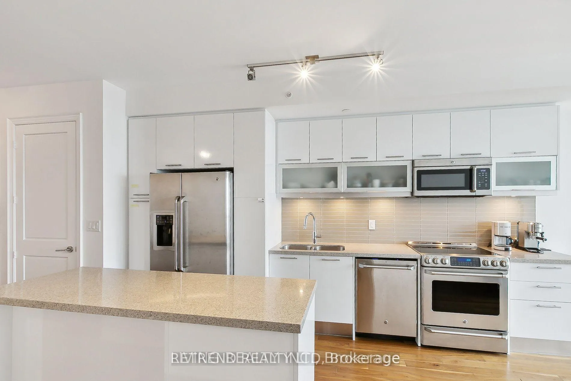 Photo 7 of Unit 6505, 388 Yonge Street, Toronto, Bay Street Corridor — HOMEH