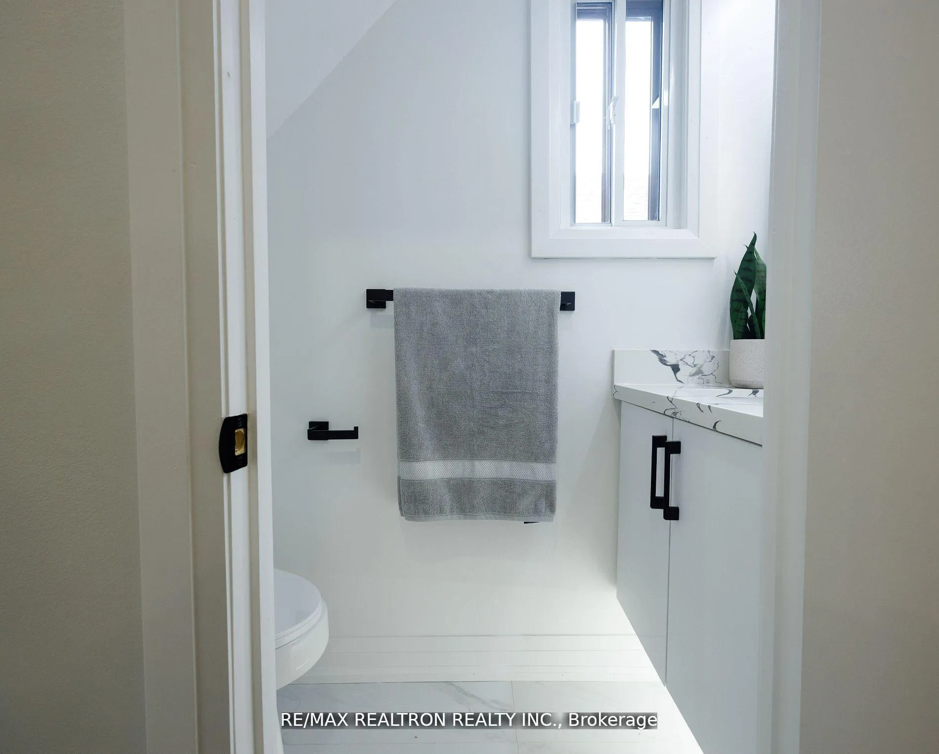 Photo 13 of 77 Hatherley Road, Toronto, Caledonia-Fairbank — HOMEH