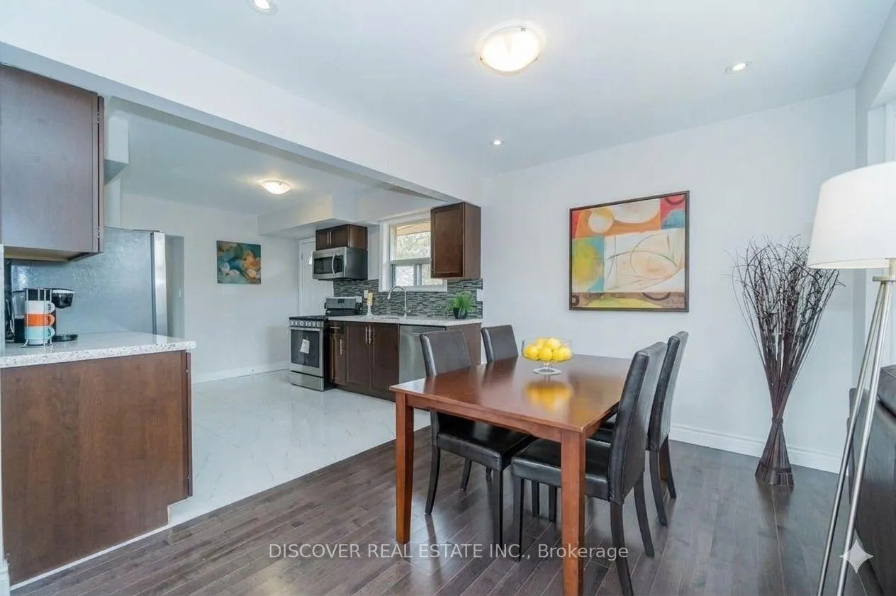 Photo 3 of 14 Donata Drive, Mississauga, Streetsville — HOMEH