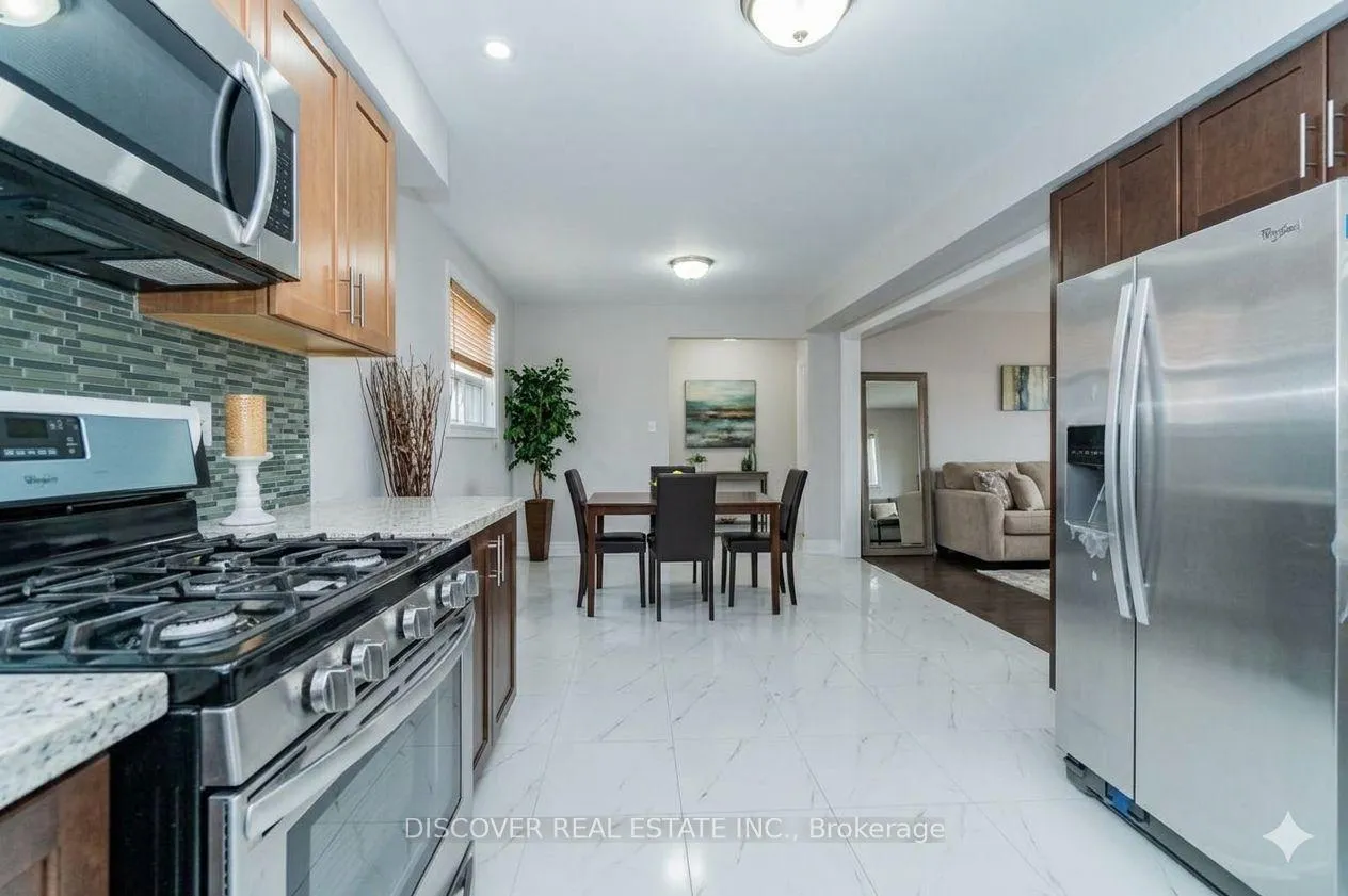 Photo 5 of 14 Donata Drive, Mississauga, Streetsville — HOMEH