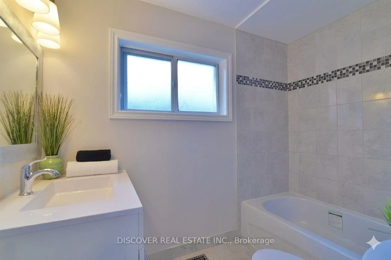 Photo 22 of 14 Donata Drive, Mississauga, Streetsville — HOMEH
