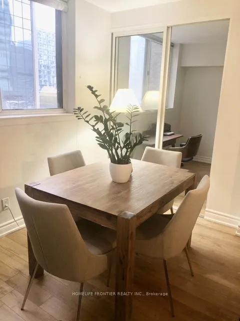 Photo 4 of Unit 712, 633 Bay Street, Toronto, Bay Street Corridor — HOMEH