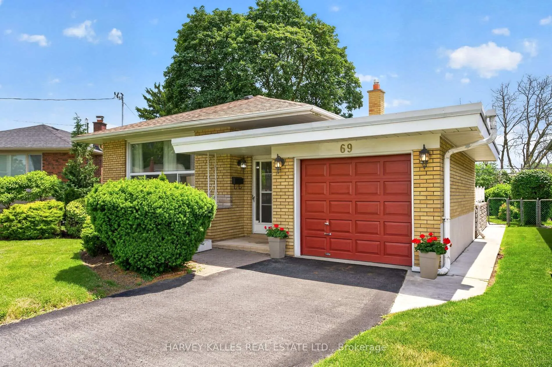 Photo 2 of 69 Poynter Drive, Etobicoke, Kingsview Village-The Westway — HOMEH