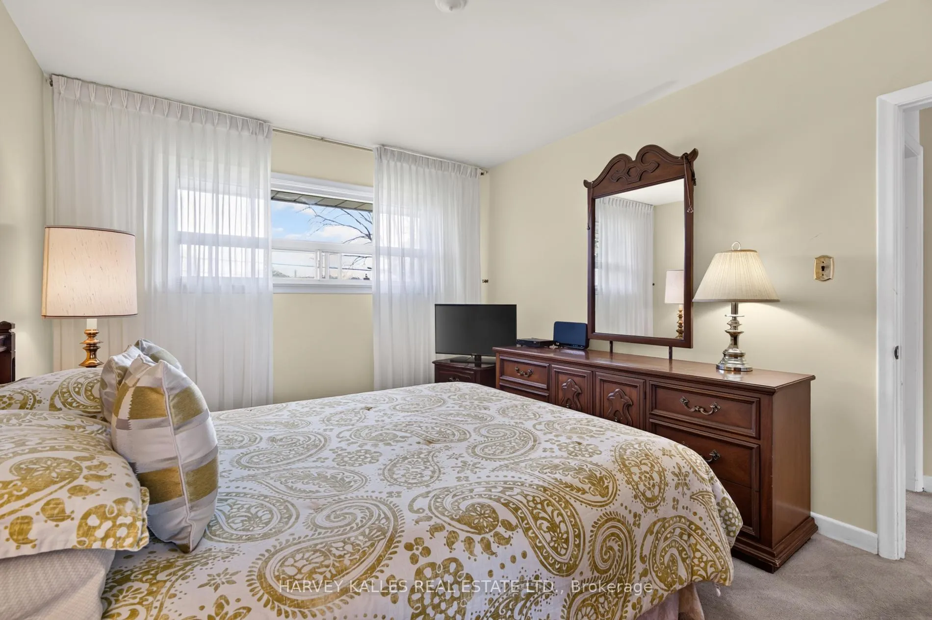 Photo 13 of 69 Poynter Drive, Etobicoke, Kingsview Village-The Westway — HOMEH