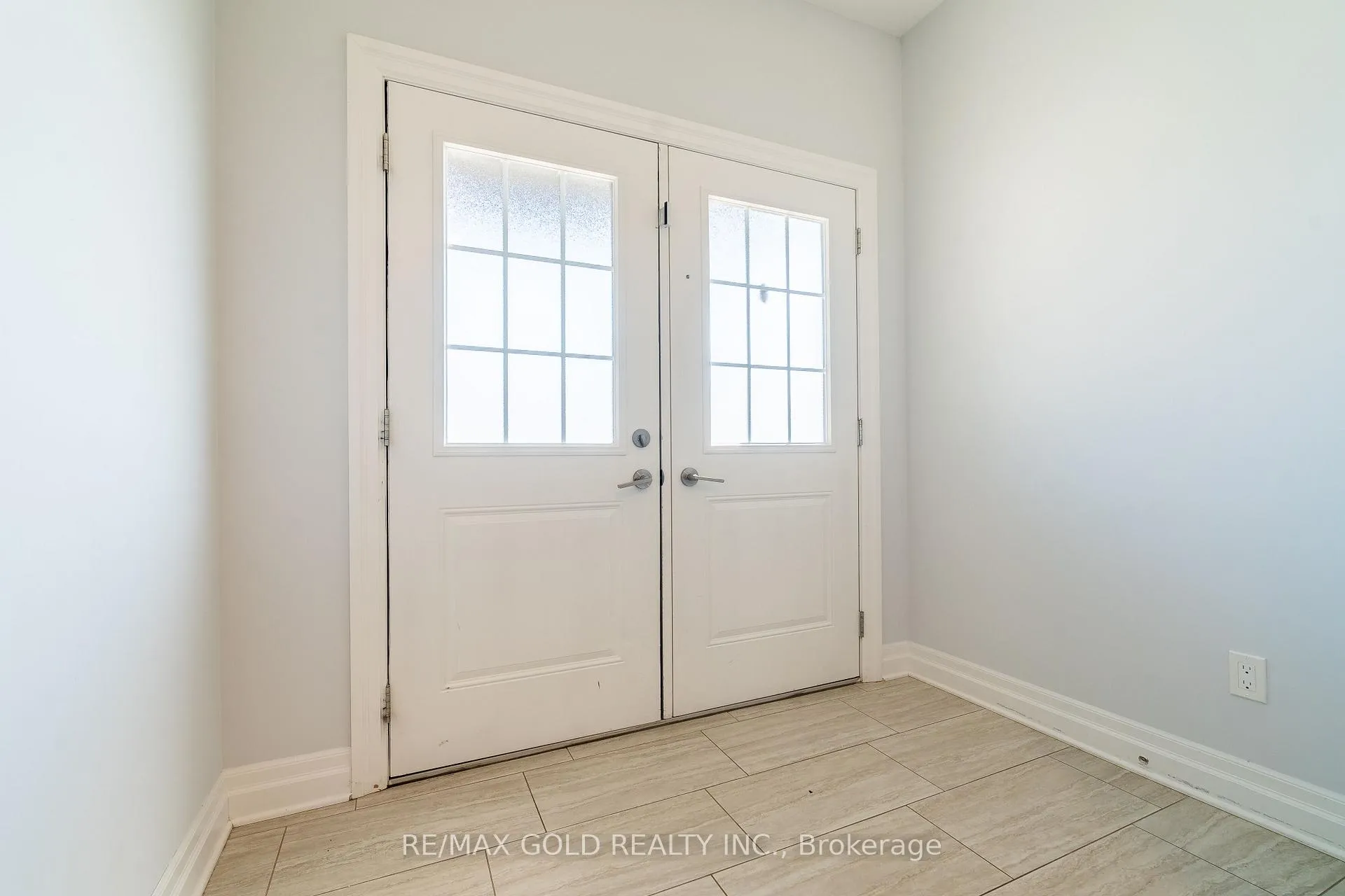 Photo 5 of 2591 Sheffield Boulevard, London, South U — HOMEH