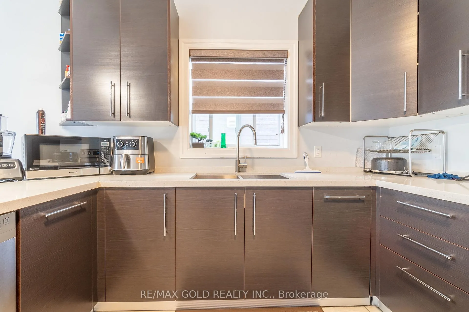 Photo 15 of 2591 Sheffield Boulevard, London, South U — HOMEH