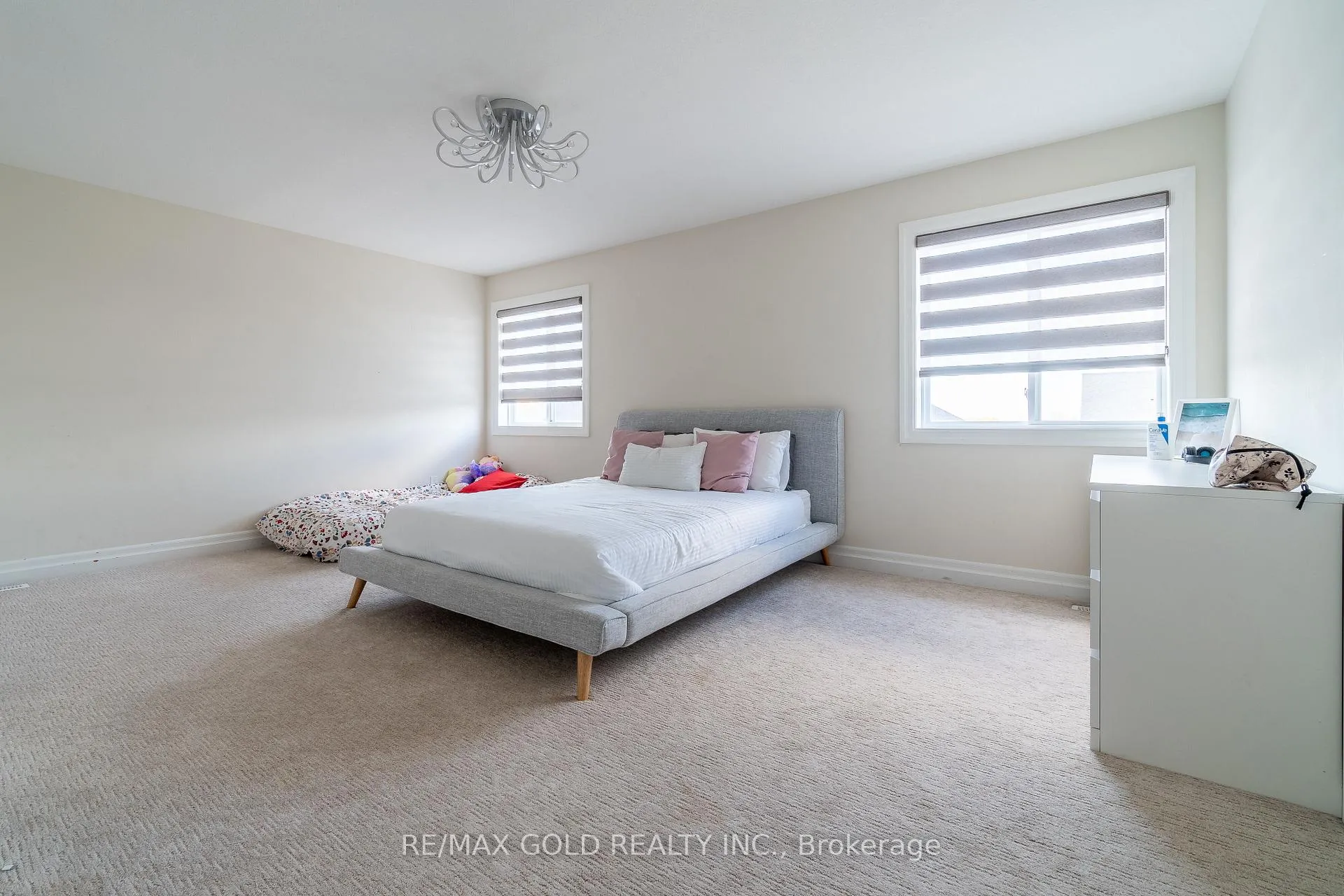 Photo 21 of 2591 Sheffield Boulevard, London, South U — HOMEH
