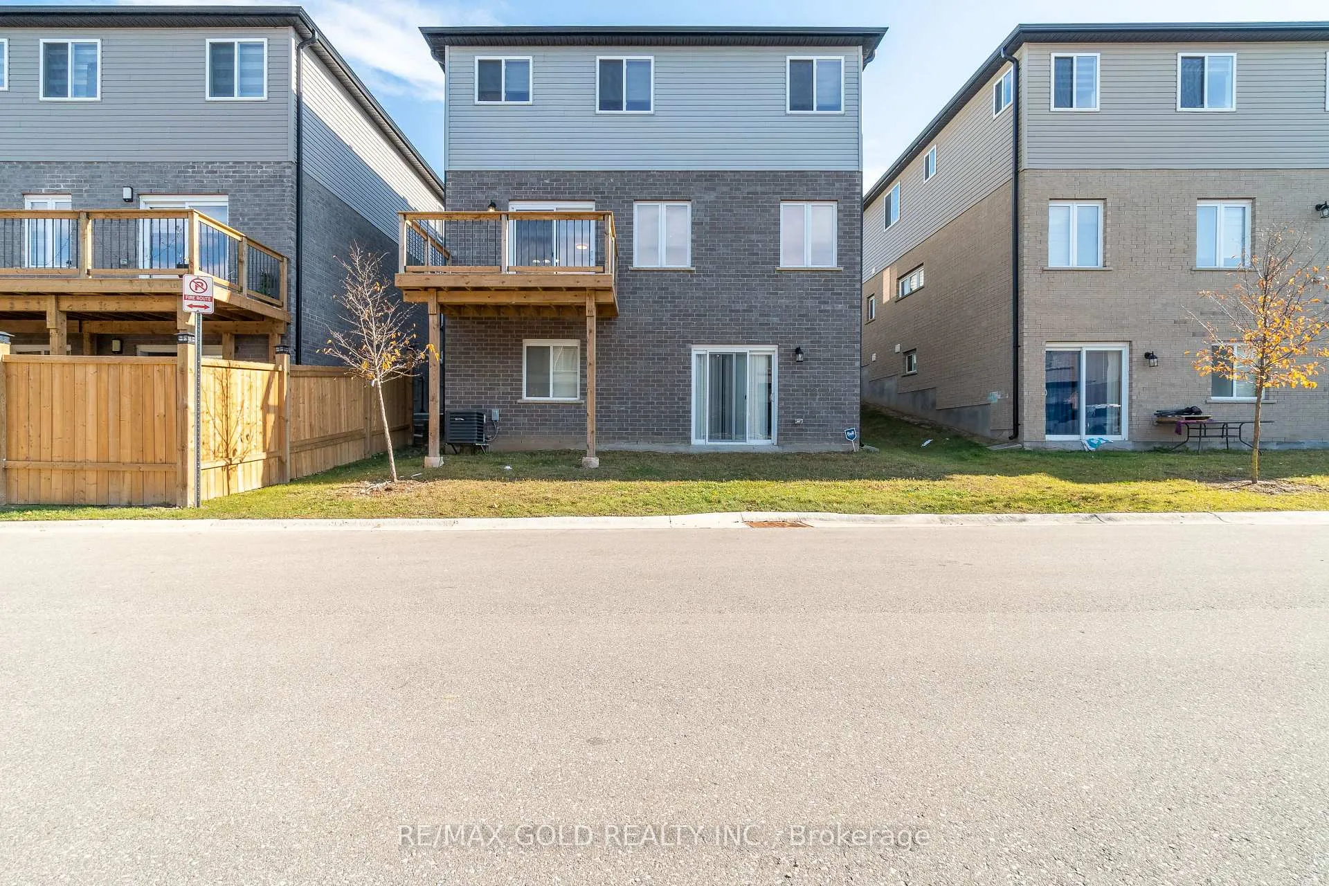 Photo 49 of 2591 Sheffield Boulevard, London, South U — HOMEH