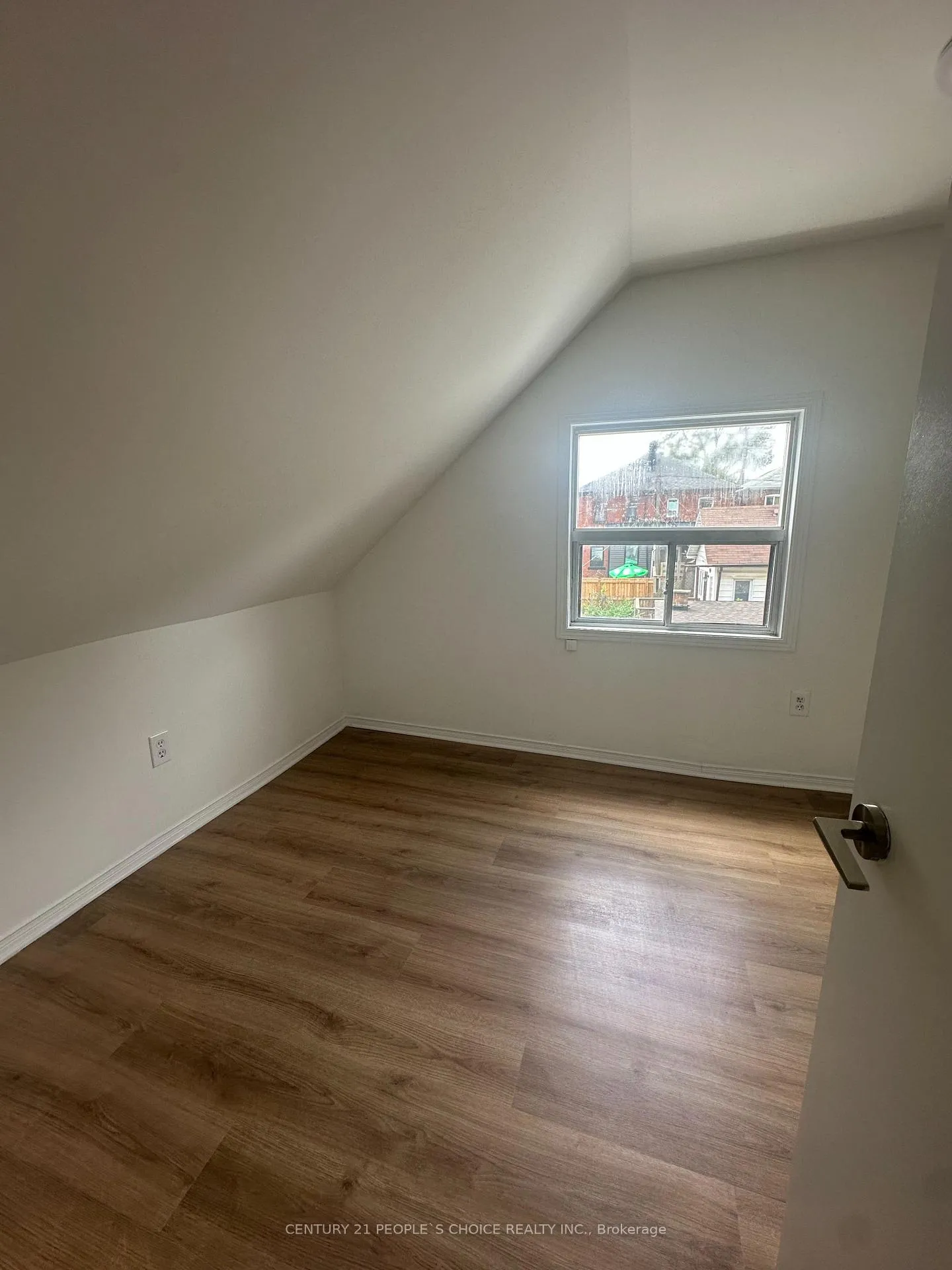 Photo 9 of 98 Chambers Avenue, Toronto, Weston-Pellam Park — HOMEH