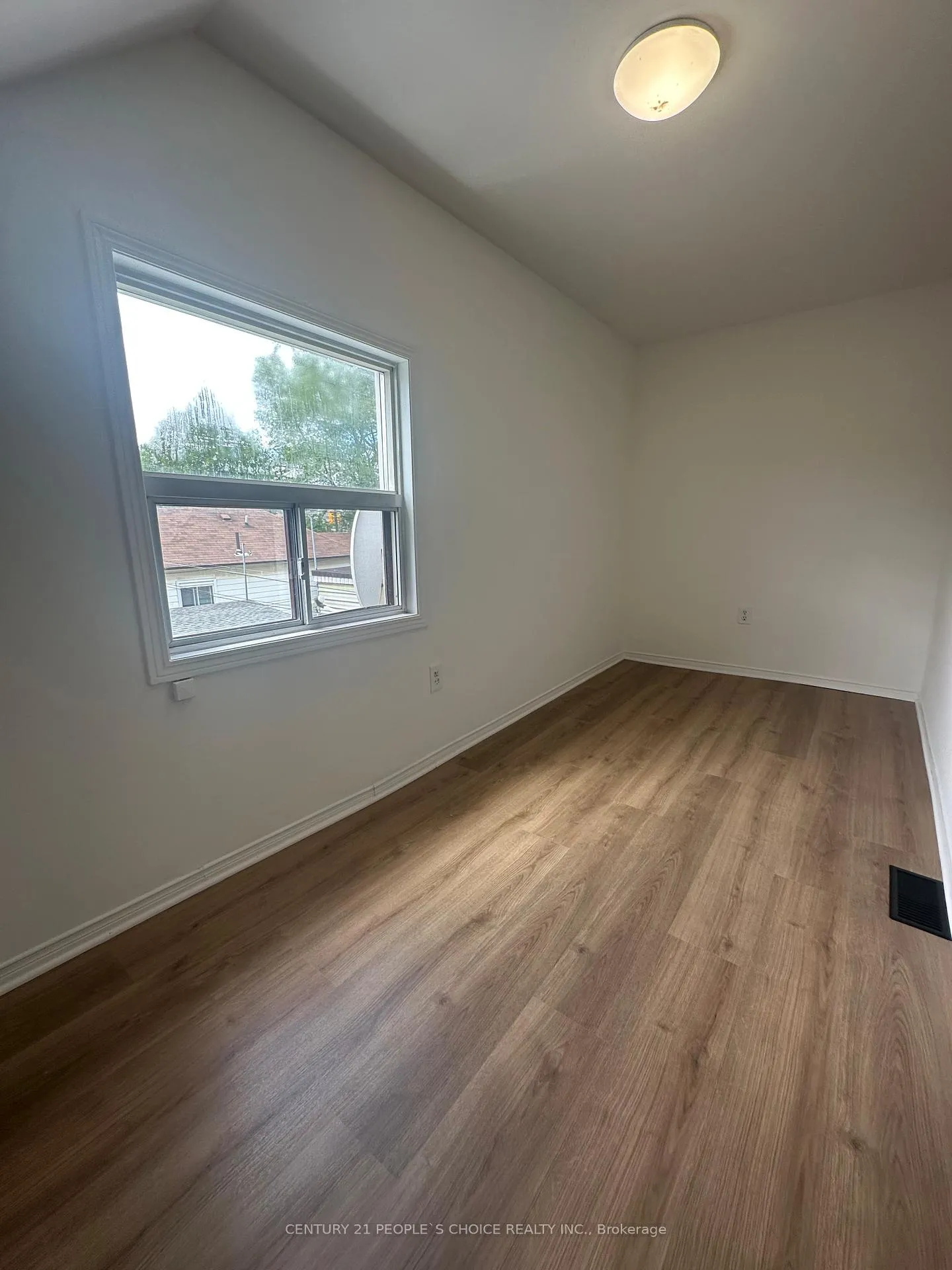 Photo 10 of 98 Chambers Avenue, Toronto, Weston-Pellam Park — HOMEH