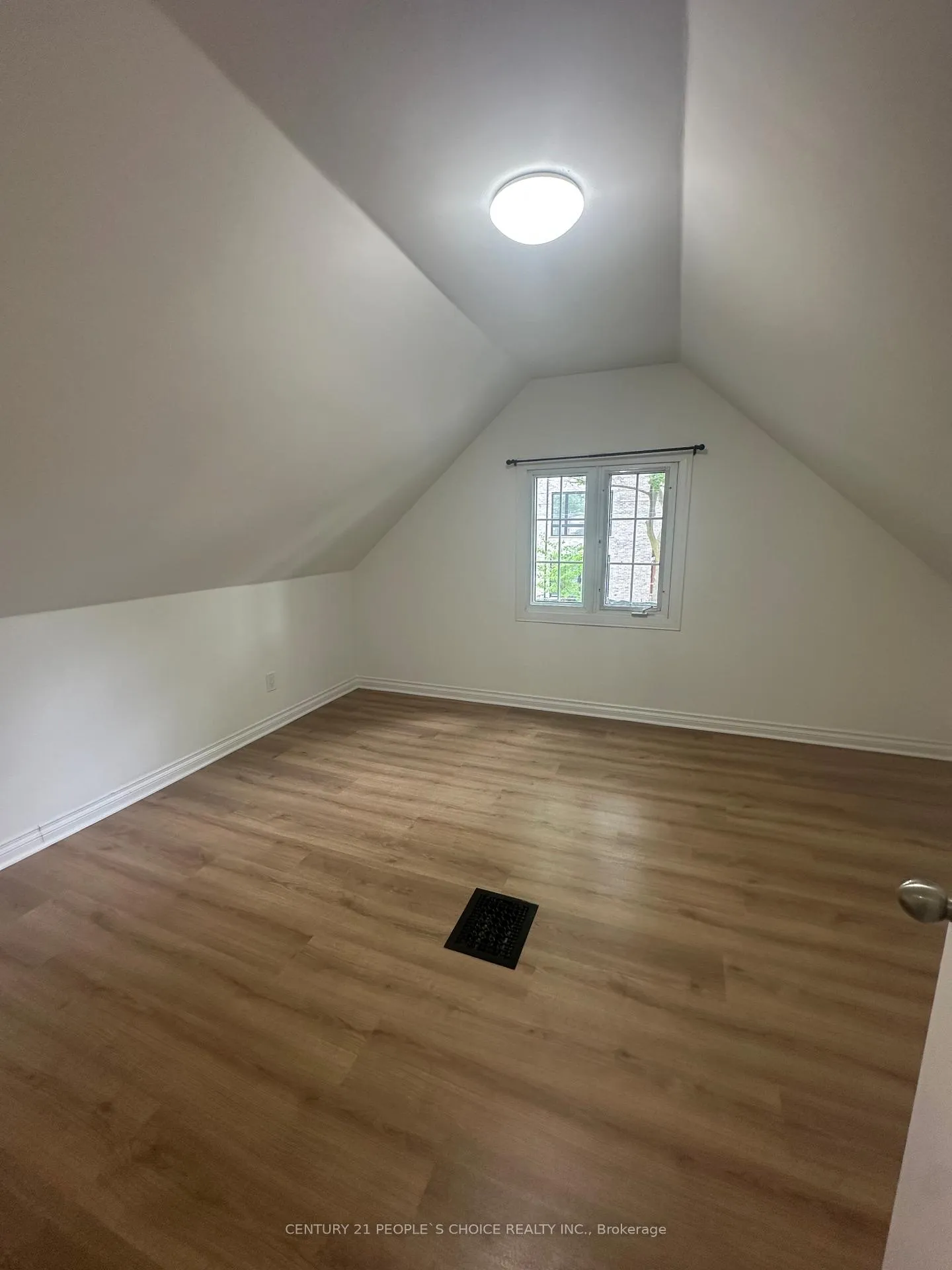 Photo 11 of 98 Chambers Avenue, Toronto, Weston-Pellam Park — HOMEH