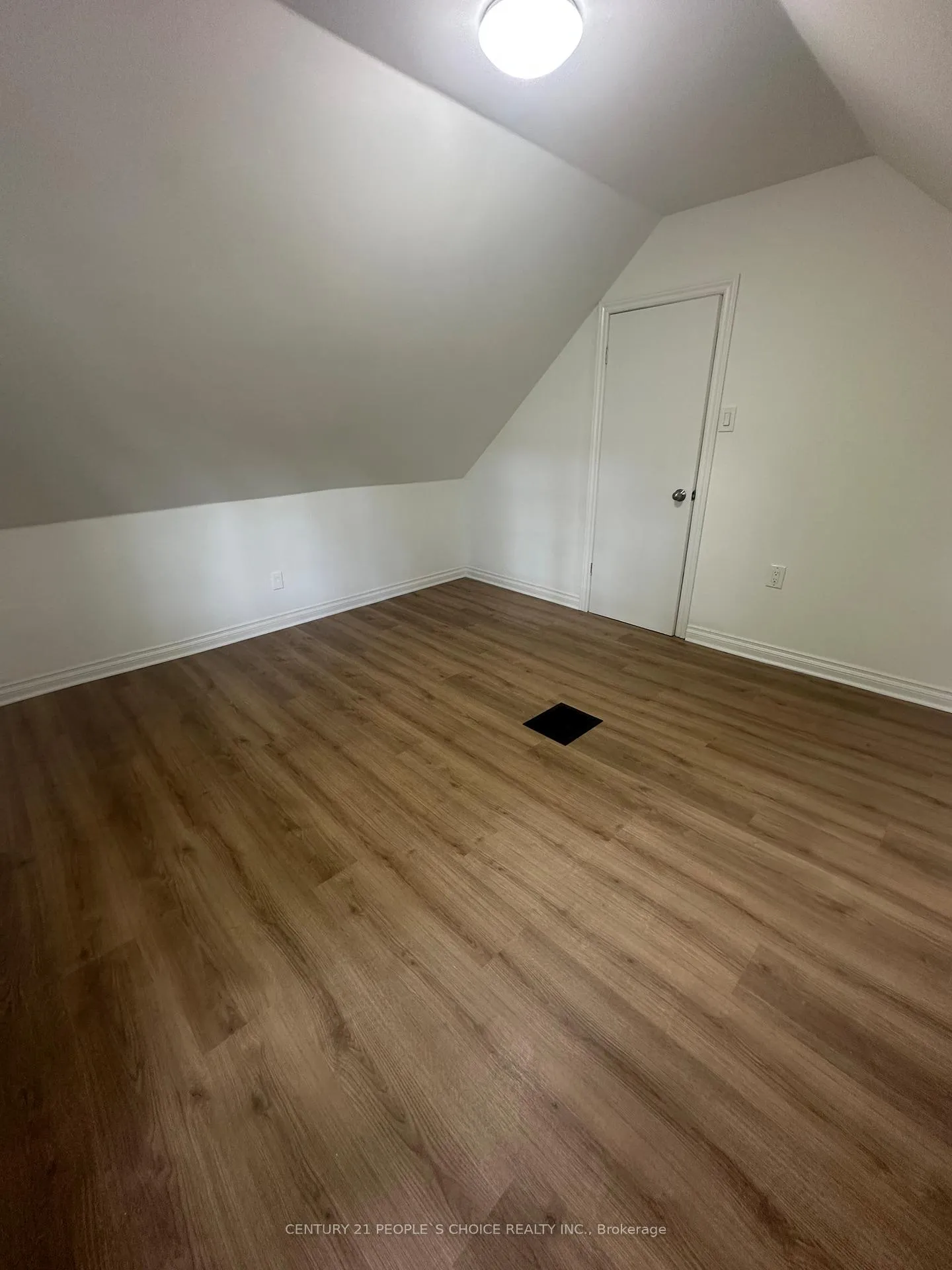 Photo 12 of 98 Chambers Avenue, Toronto, Weston-Pellam Park — HOMEH