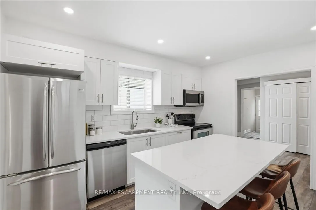 Photo 4 of 390 Hunter Street W, Hamilton, Kirkendall — HOMEH