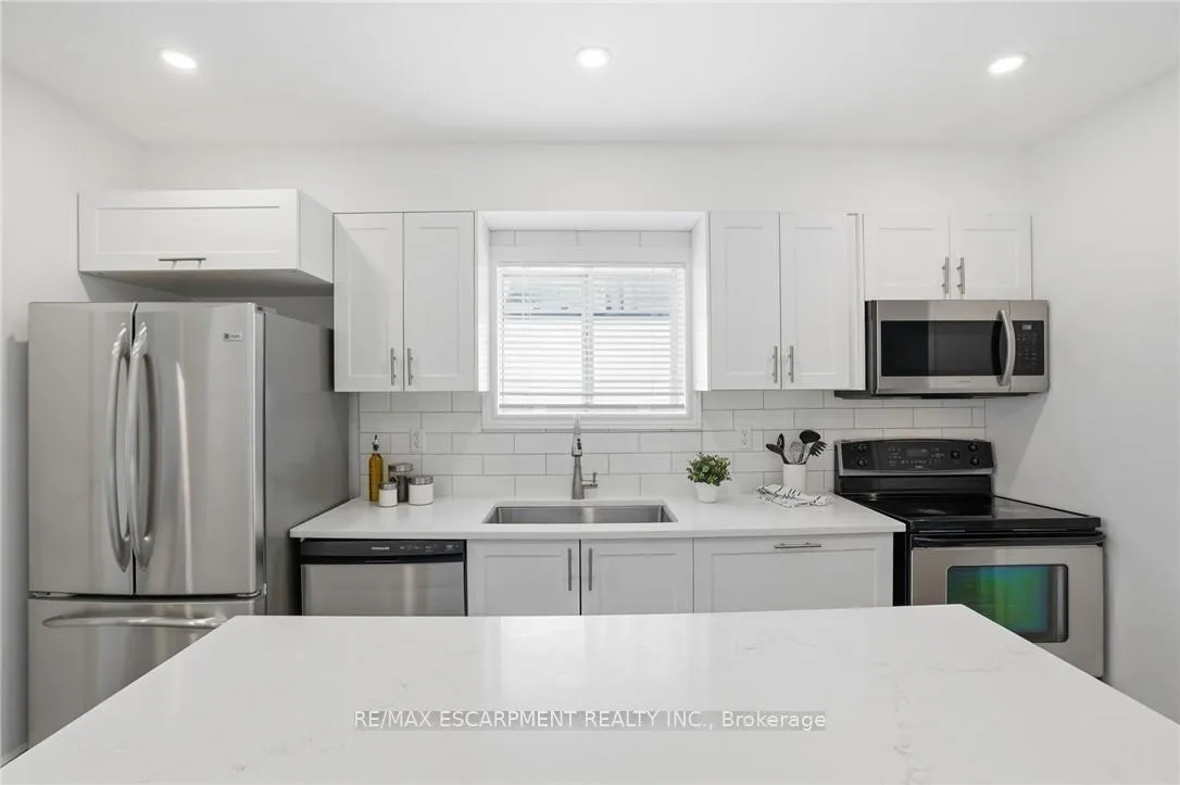 Photo 5 of 390 Hunter Street W, Hamilton, Kirkendall — HOMEH