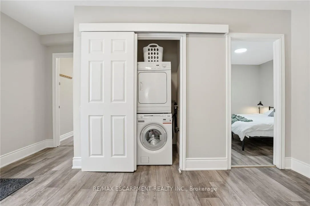 Photo 14 of 390 Hunter Street W, Hamilton, Kirkendall — HOMEH