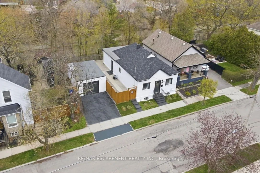 Photo 37 of 390 Hunter Street W, Hamilton, Kirkendall — HOMEH