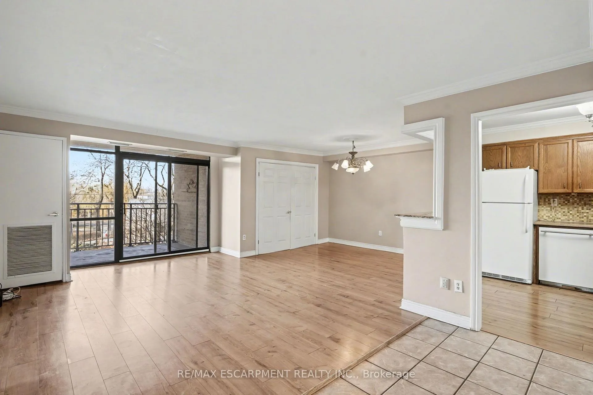 Photo 4 of Unit 218, 500 Green Road, Hamilton, Lakeshore — HOMEH